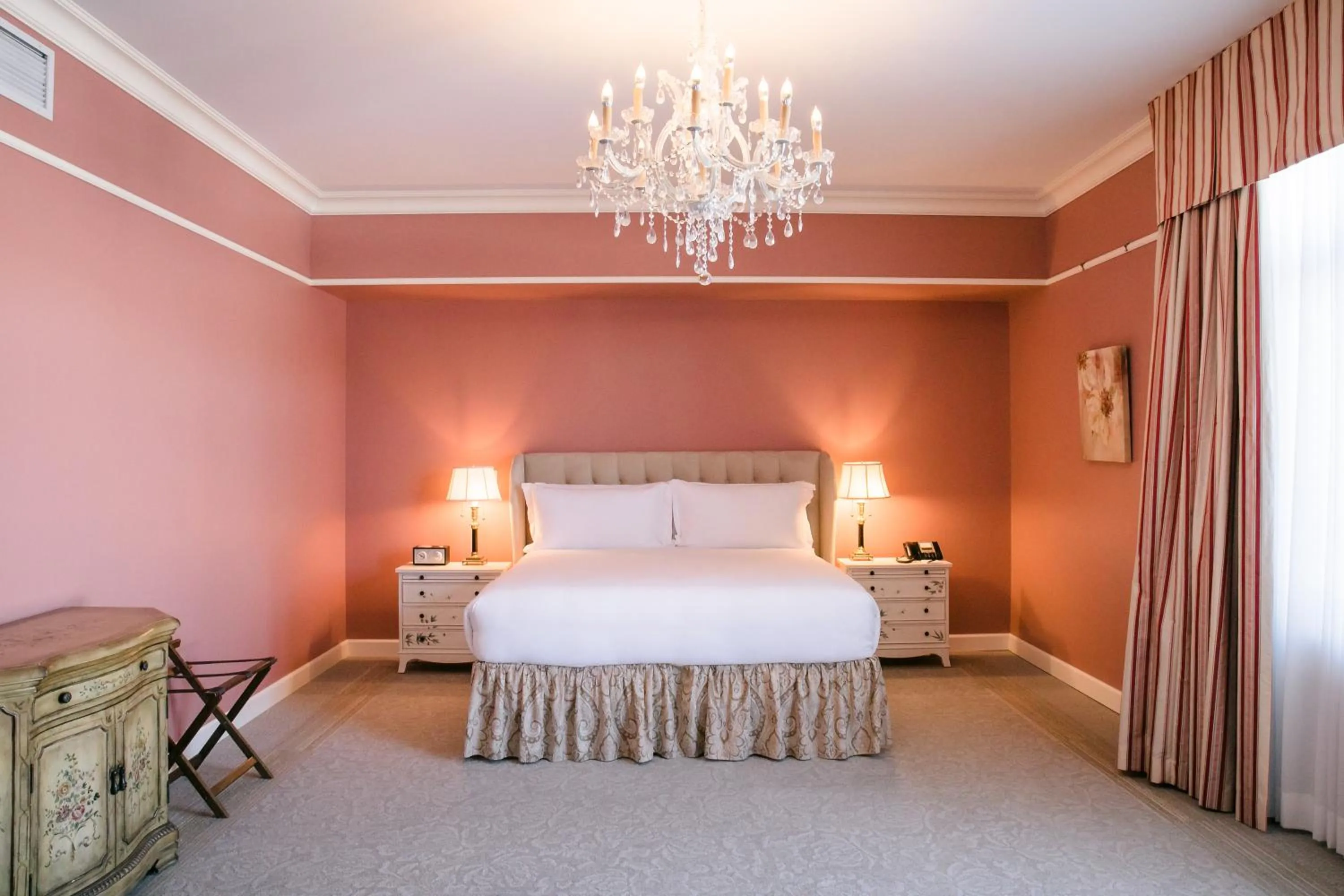 Bed in The Bruce Hotel