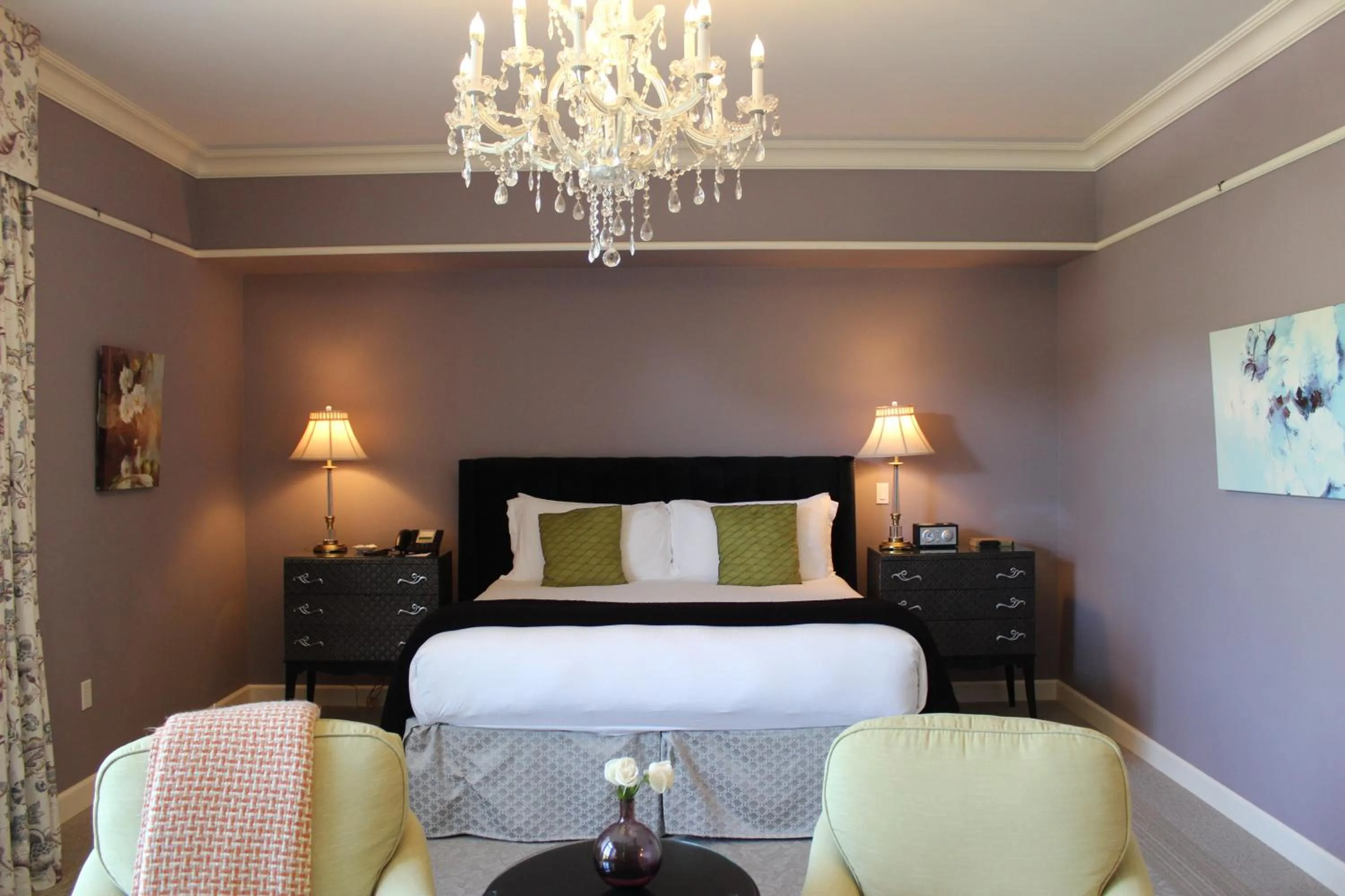 Bed in The Bruce Hotel