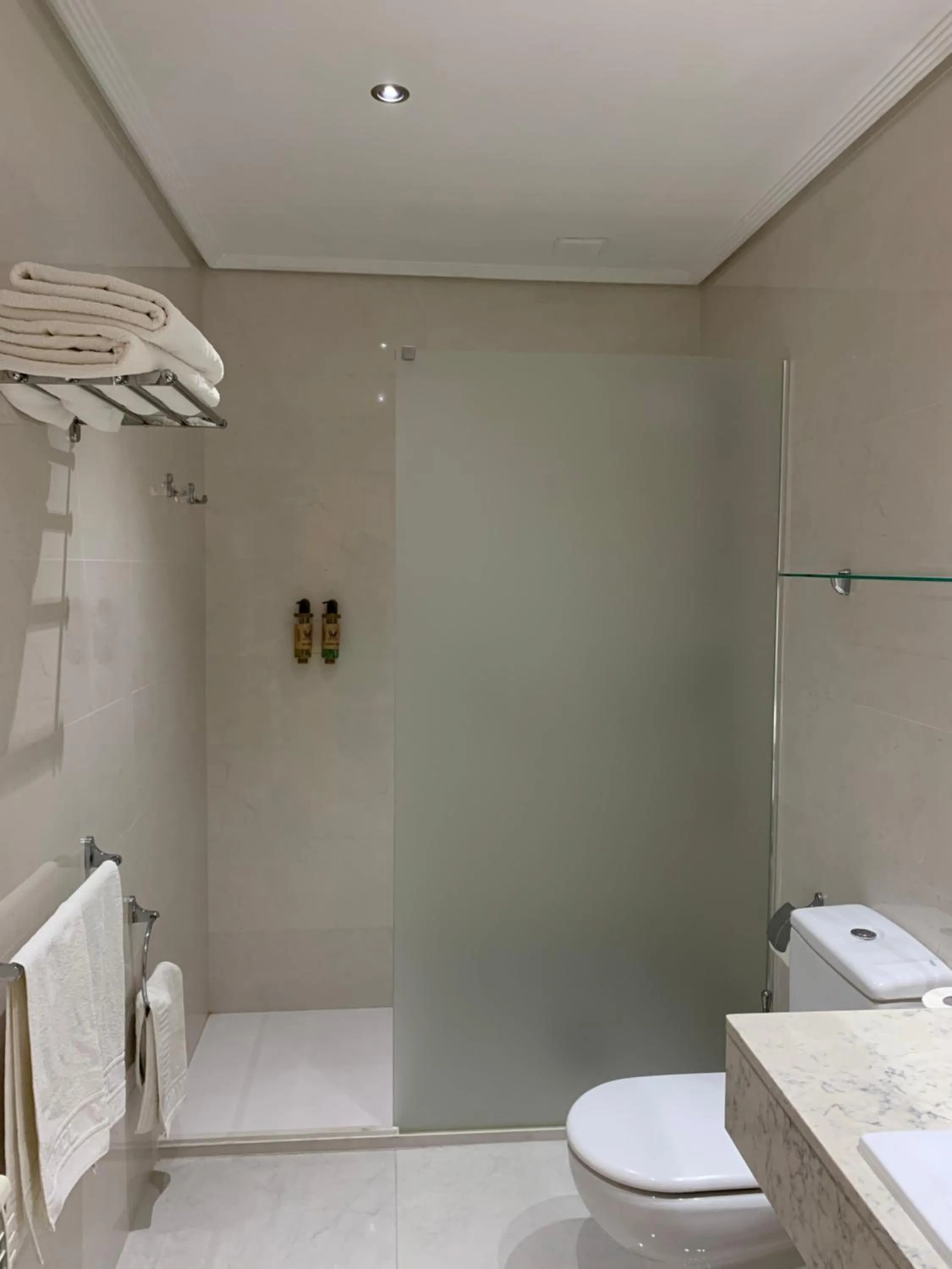 Bathroom in Hotel Villegas