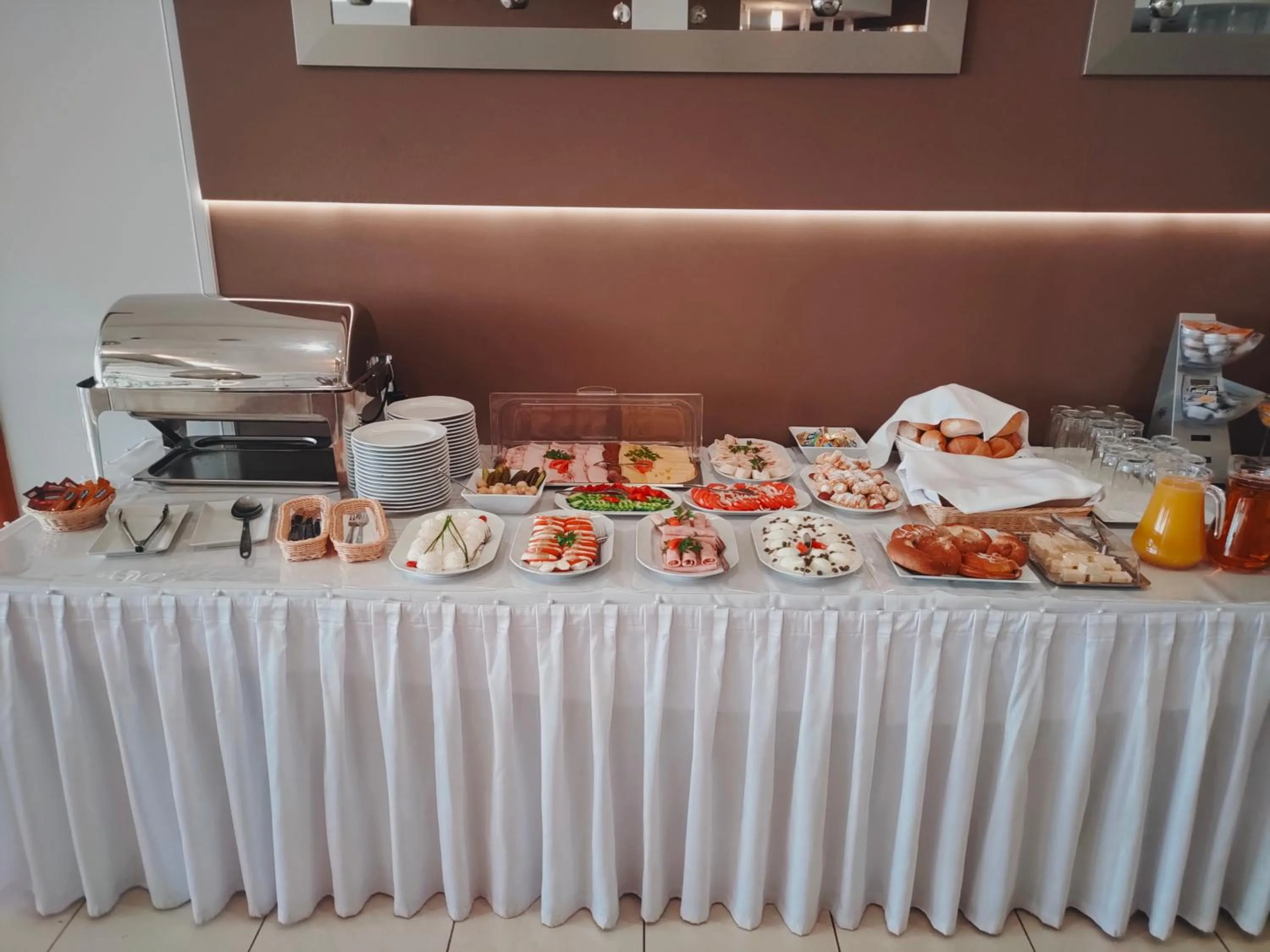 Breakfast in Hotel Restauracja Leliwa