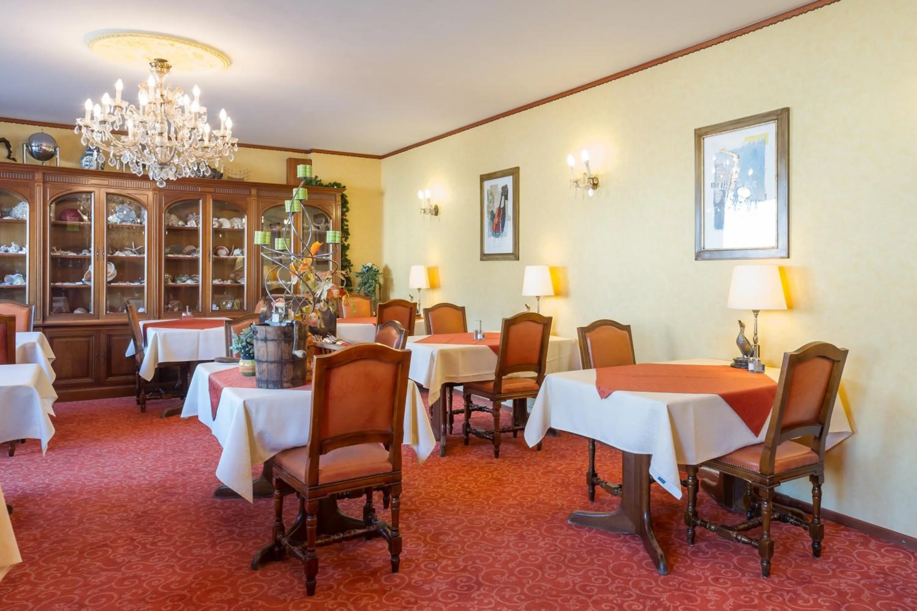 Restaurant/places to eat in Hostellerie Val Fleuri