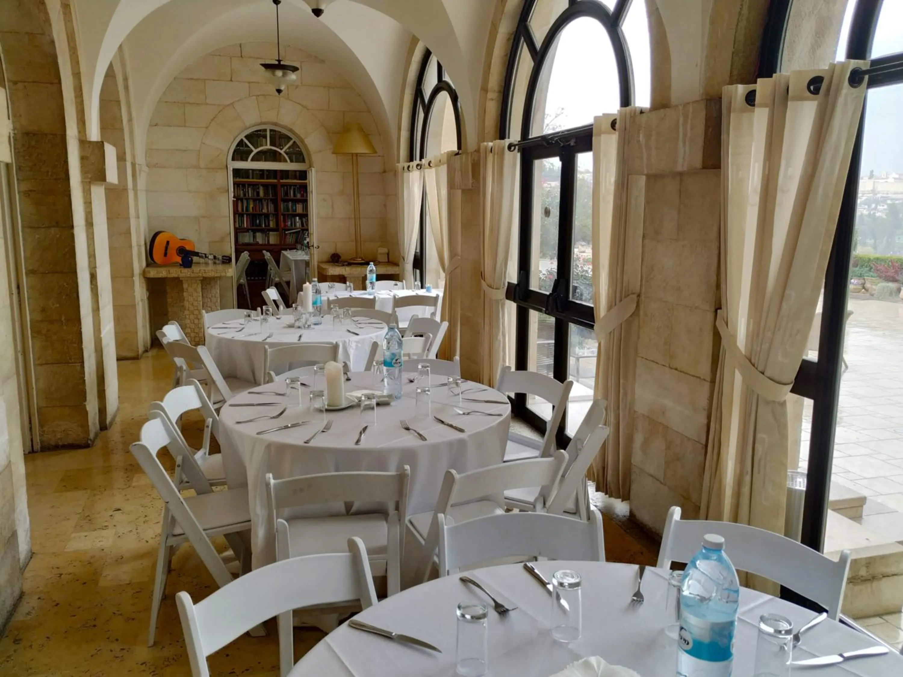 Restaurant/places to eat in Scots House Hotel