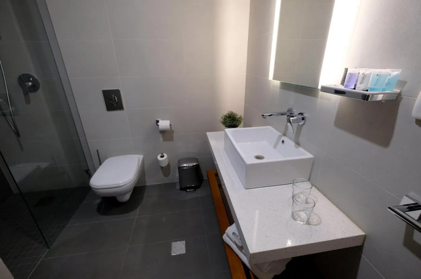 Bathroom in Scots House Hotel