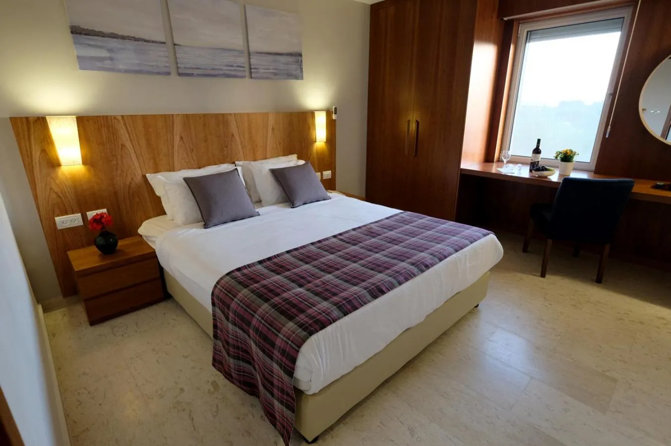 Photo of the whole room, Bed in Scots House Hotel