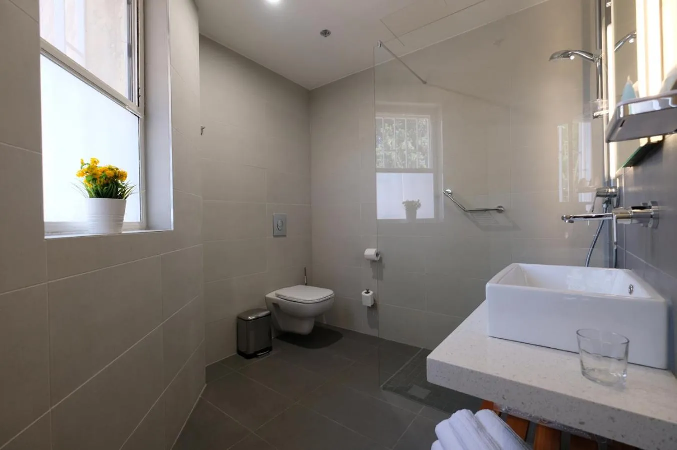 Bathroom in Scots House Hotel