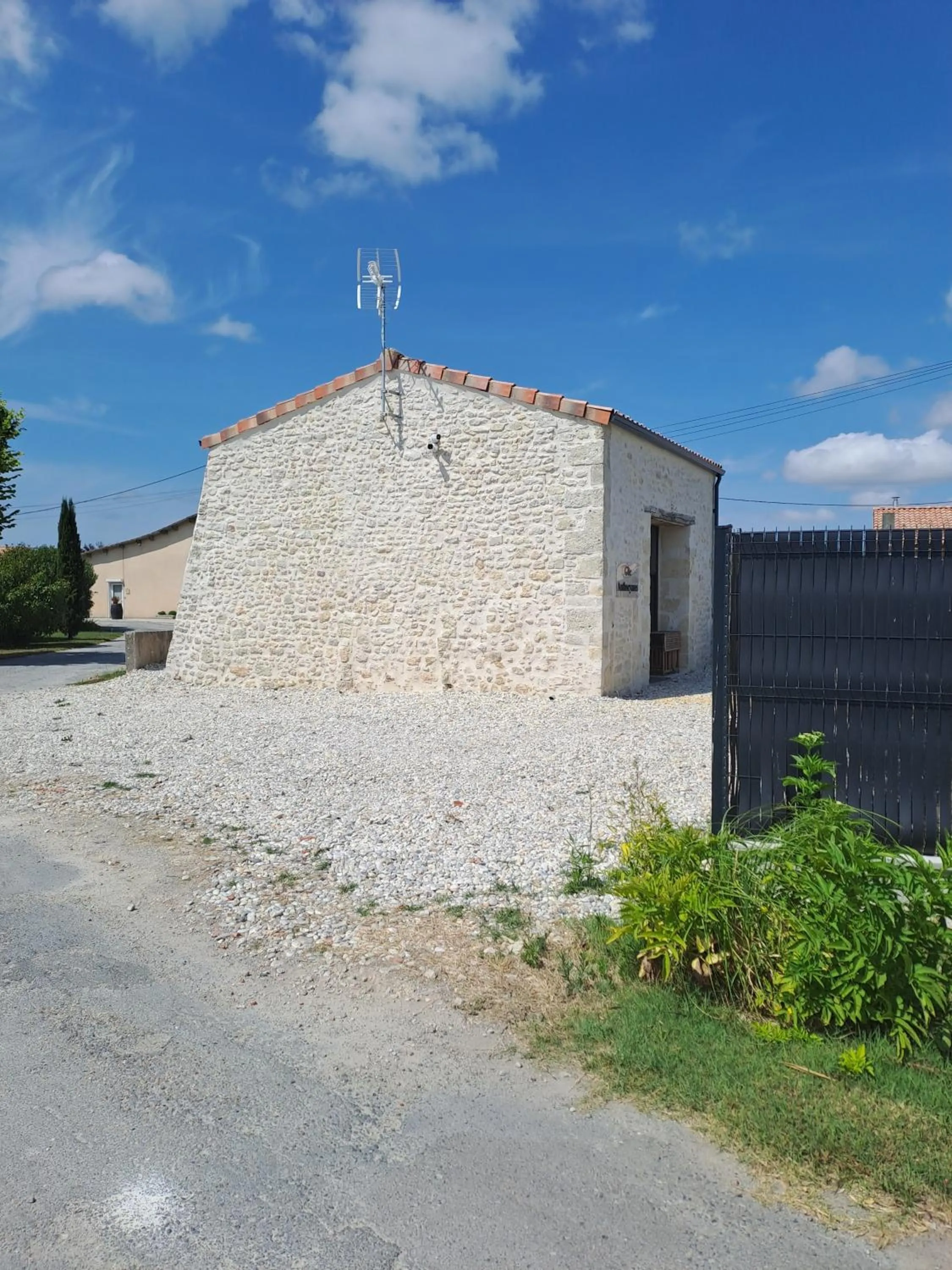 Parking in Chambres d'Hôtes Château Pierre de Montignac