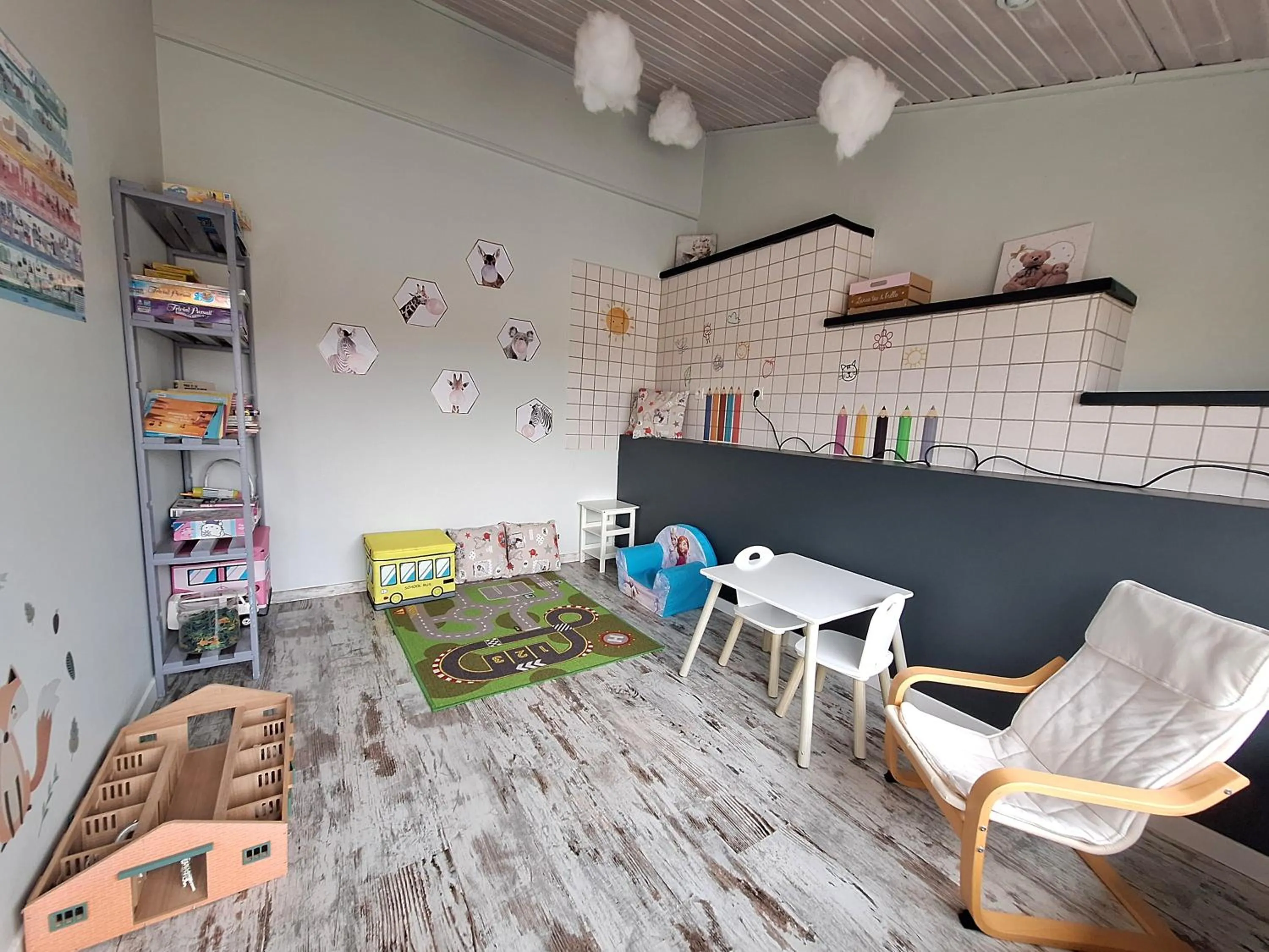 Children play ground in Chambres d'Hôtes Château Pierre de Montignac