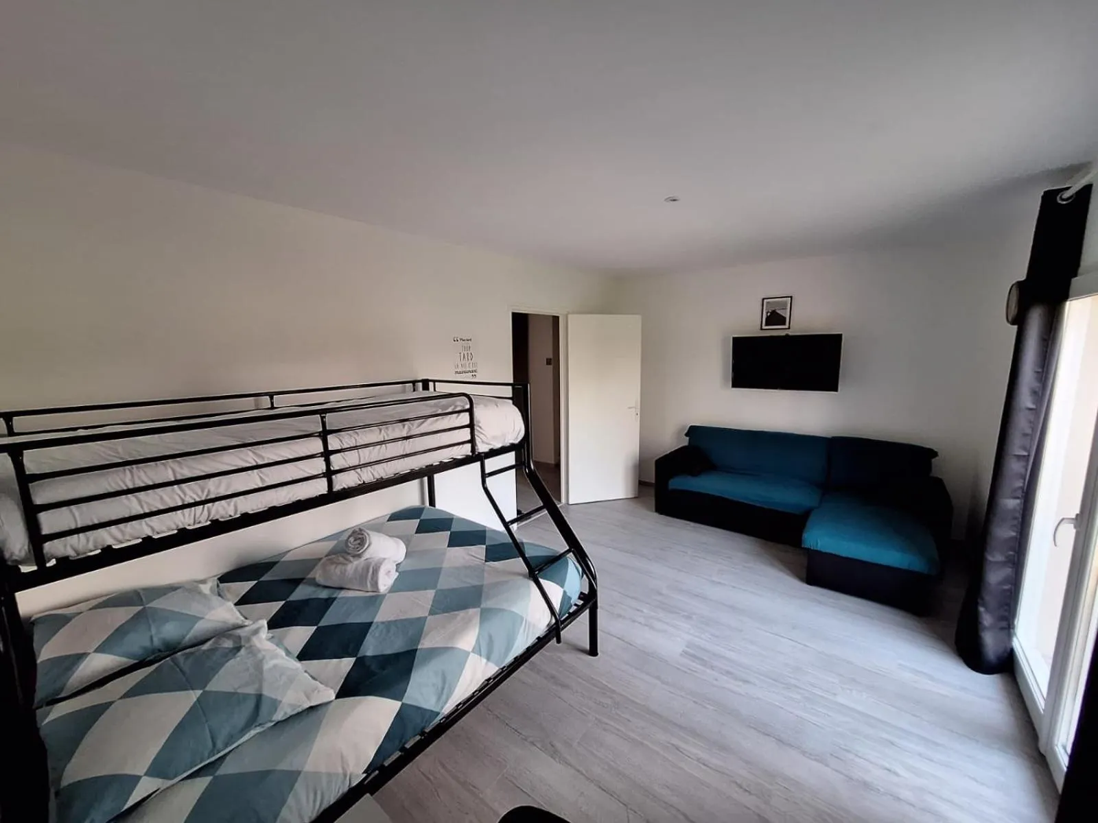 Bedroom, Bed in Chambres d'Hôtes Château Pierre de Montignac