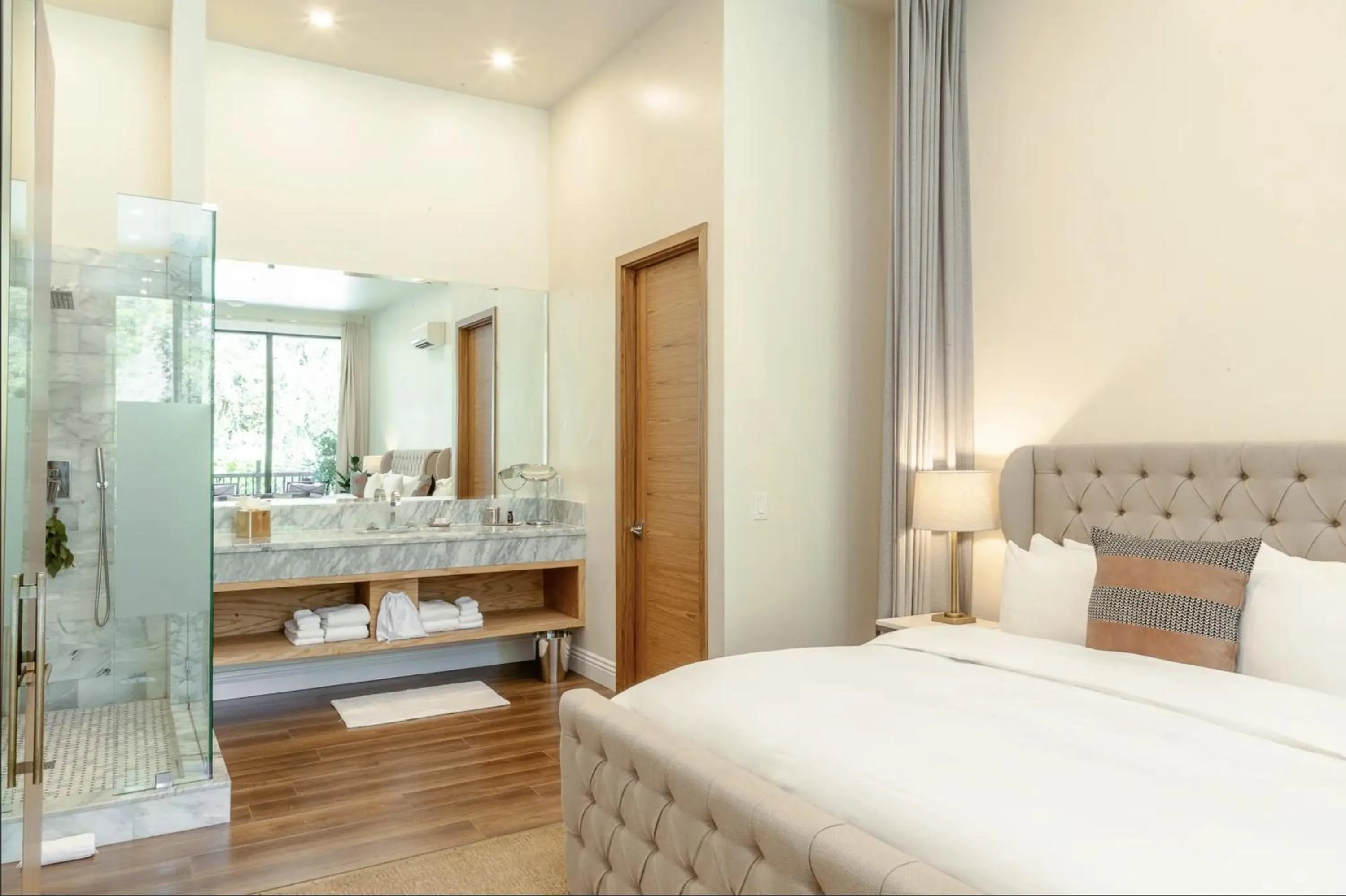 Bathroom, Bed in Calamigos Guest Ranch and Beach Club