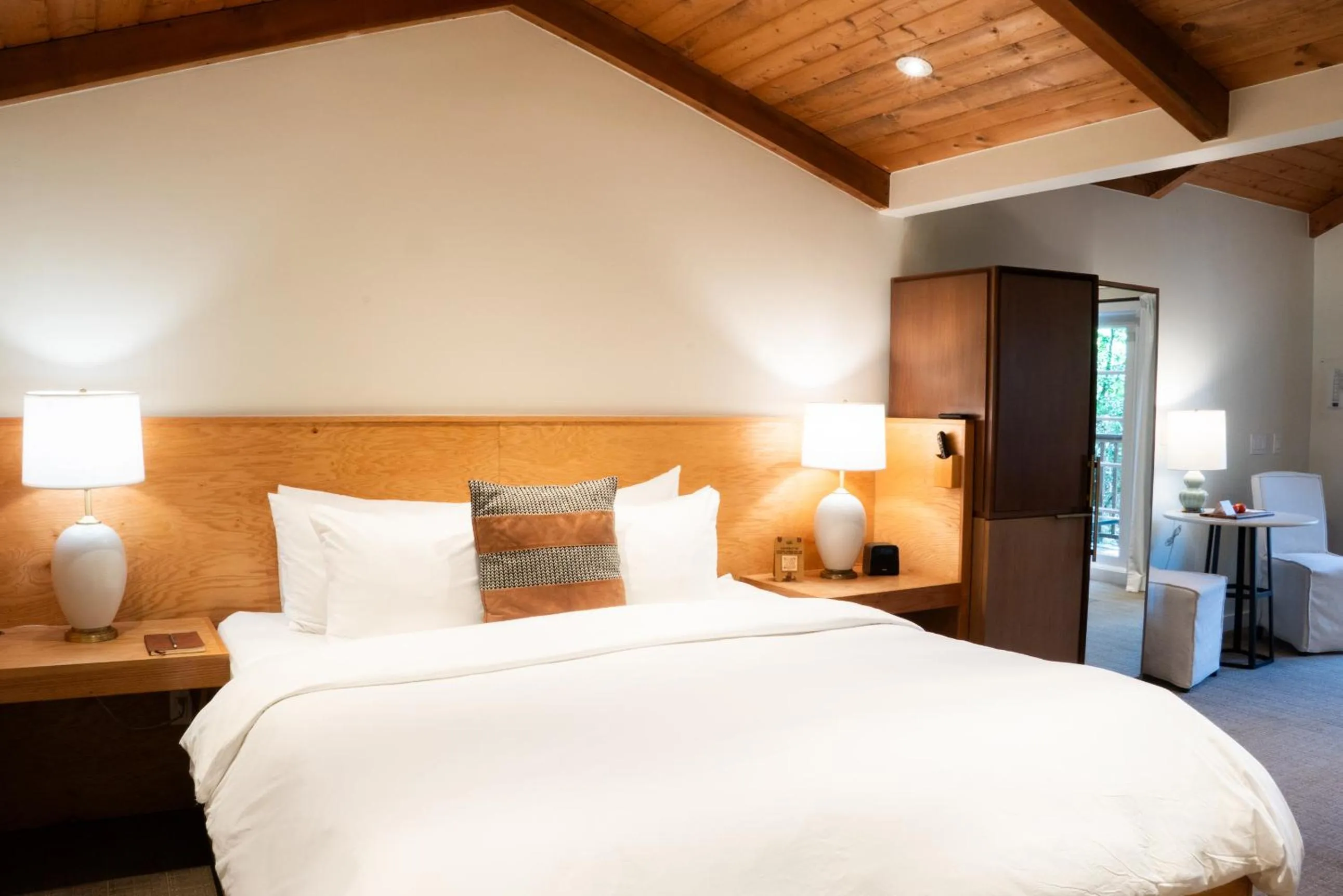 Bedroom, Bed in Calamigos Guest Ranch and Beach Club