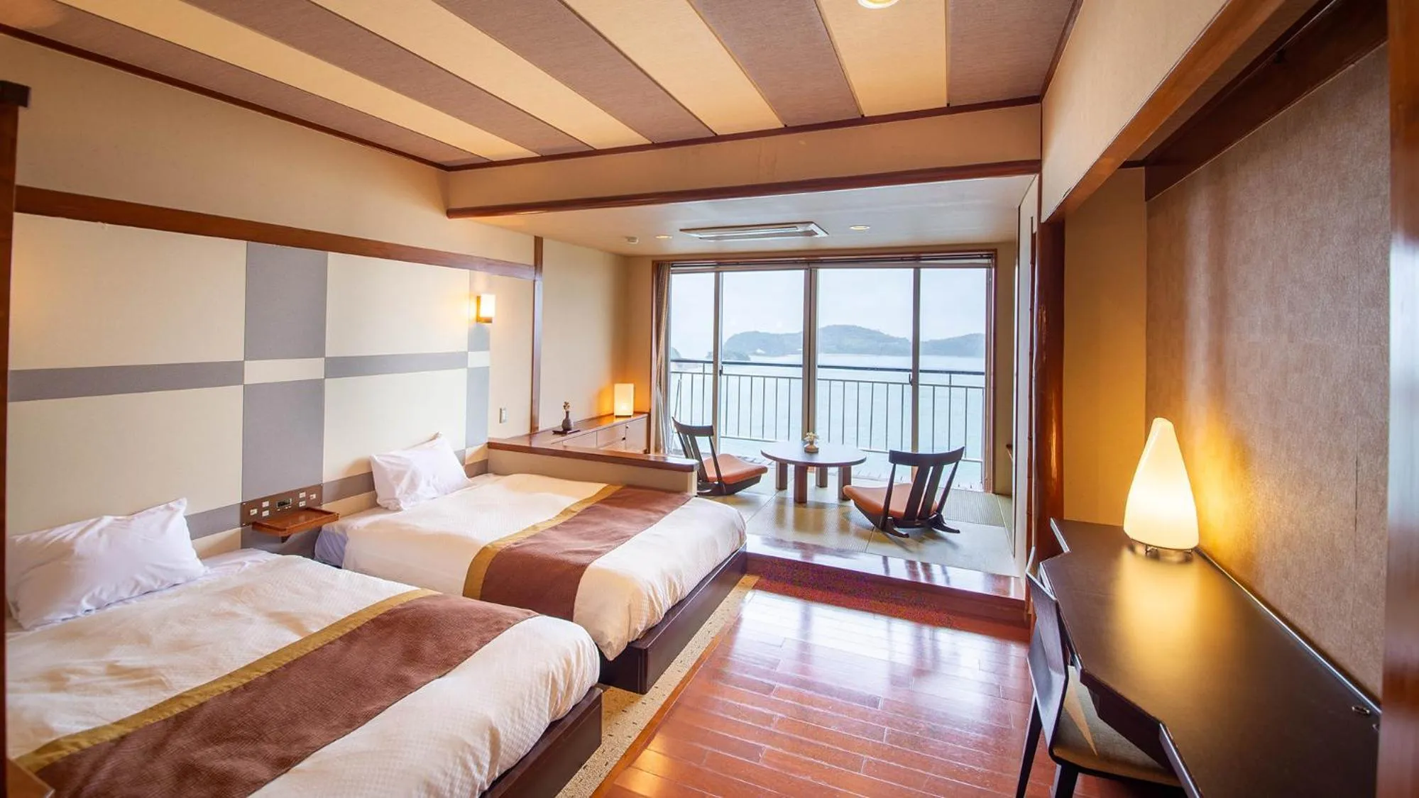 Deluxe Twin Room with Tatami Area and Private Bathroom with Sea View in Tenku Hotel Kairo