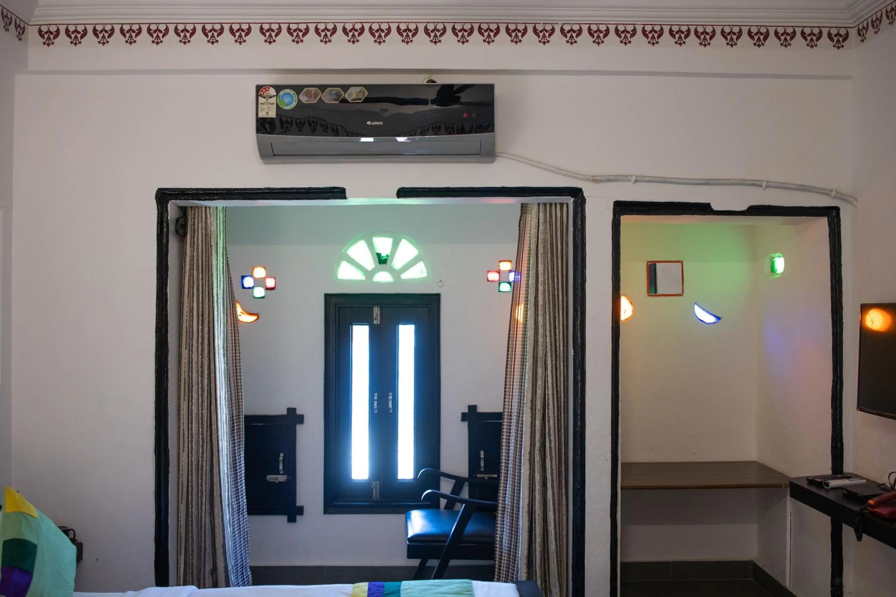 Communal lounge/ TV room in Hotel Banjara Heritage