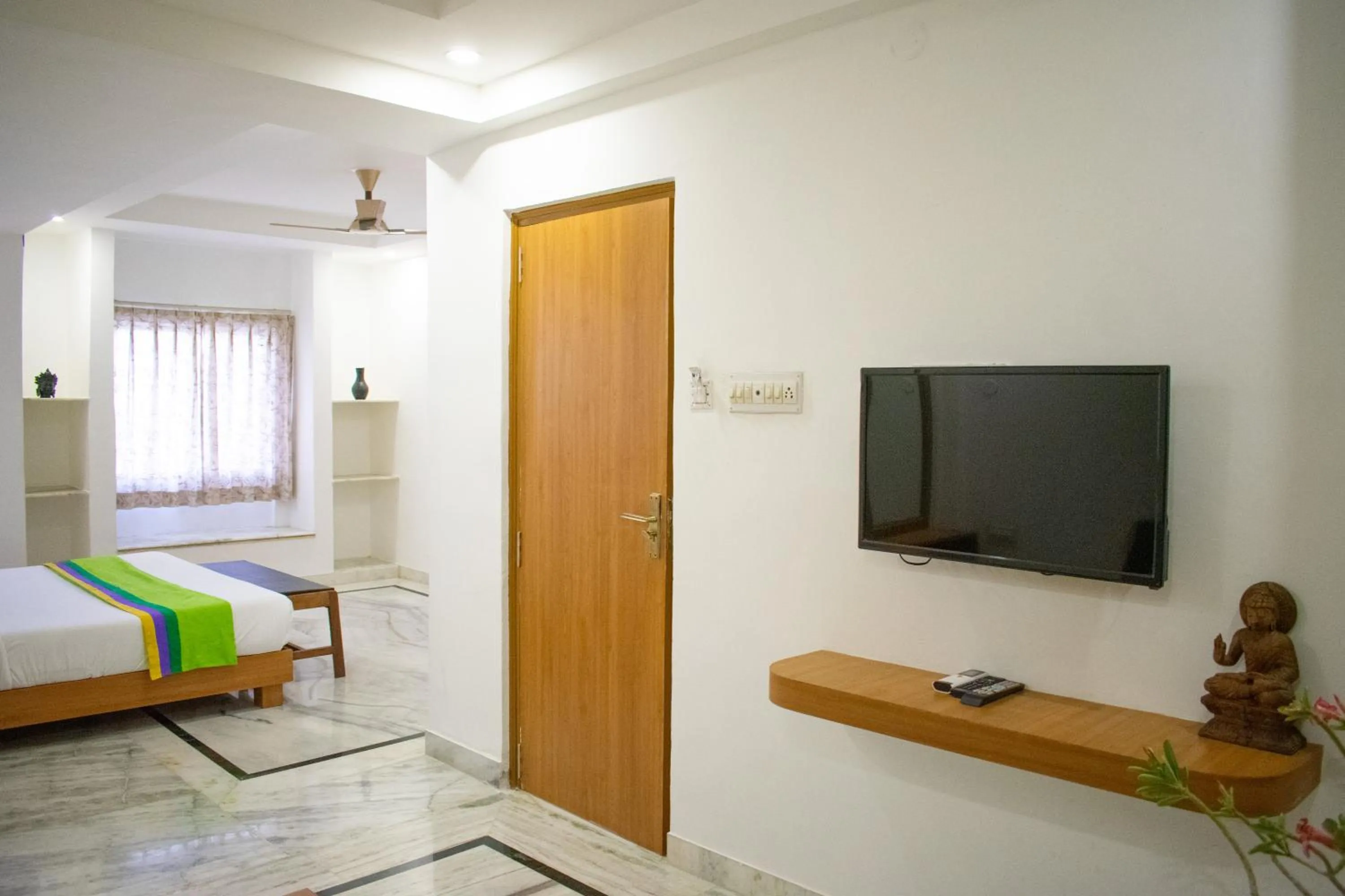 Communal lounge/ TV room, Bed in Hotel Banjara Heritage