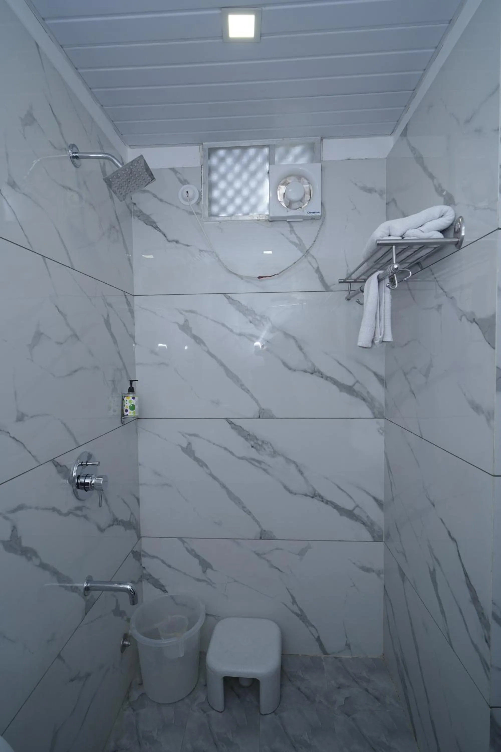 Shower in Hotel Banjara Heritage