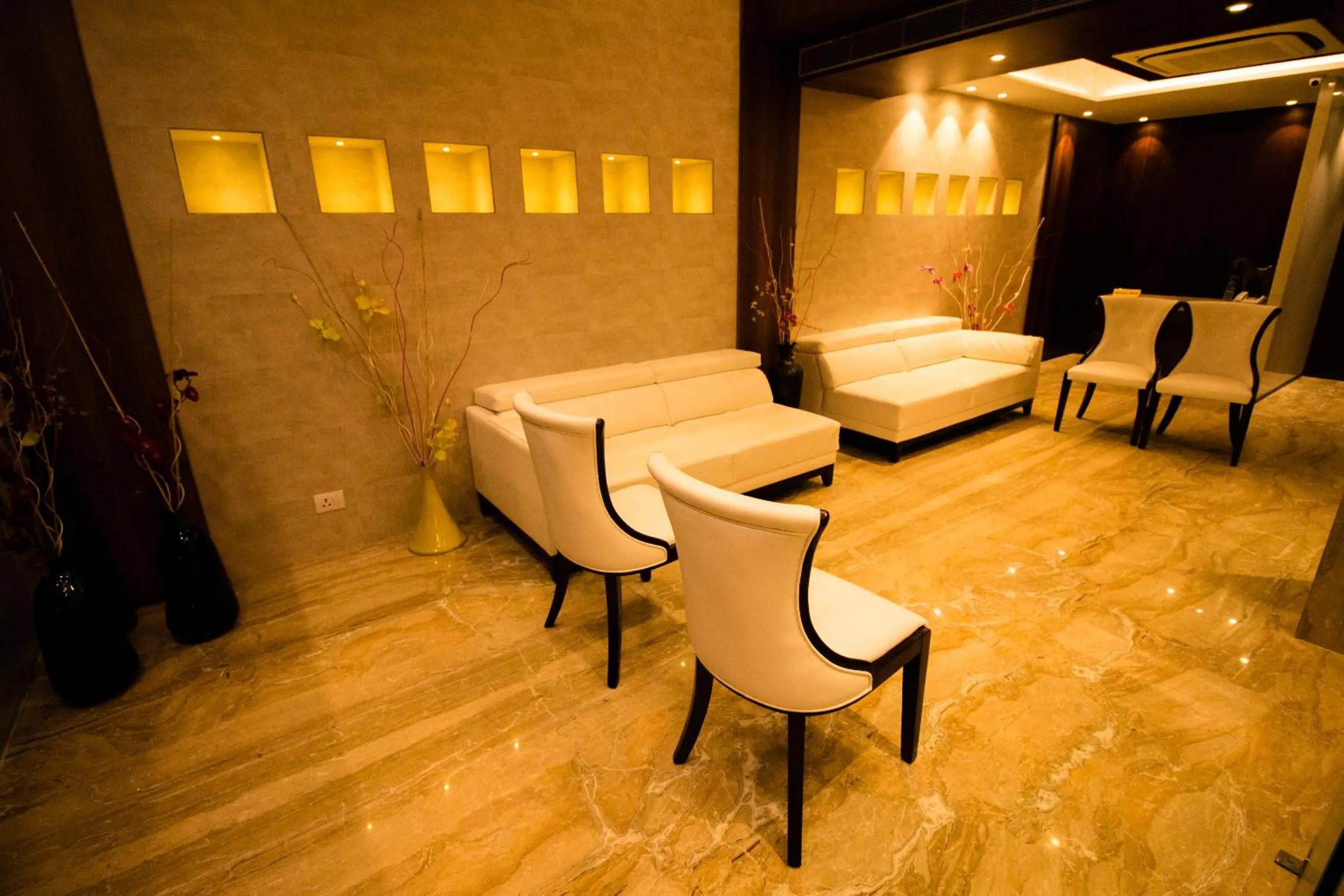 Lobby or reception in The Maureen