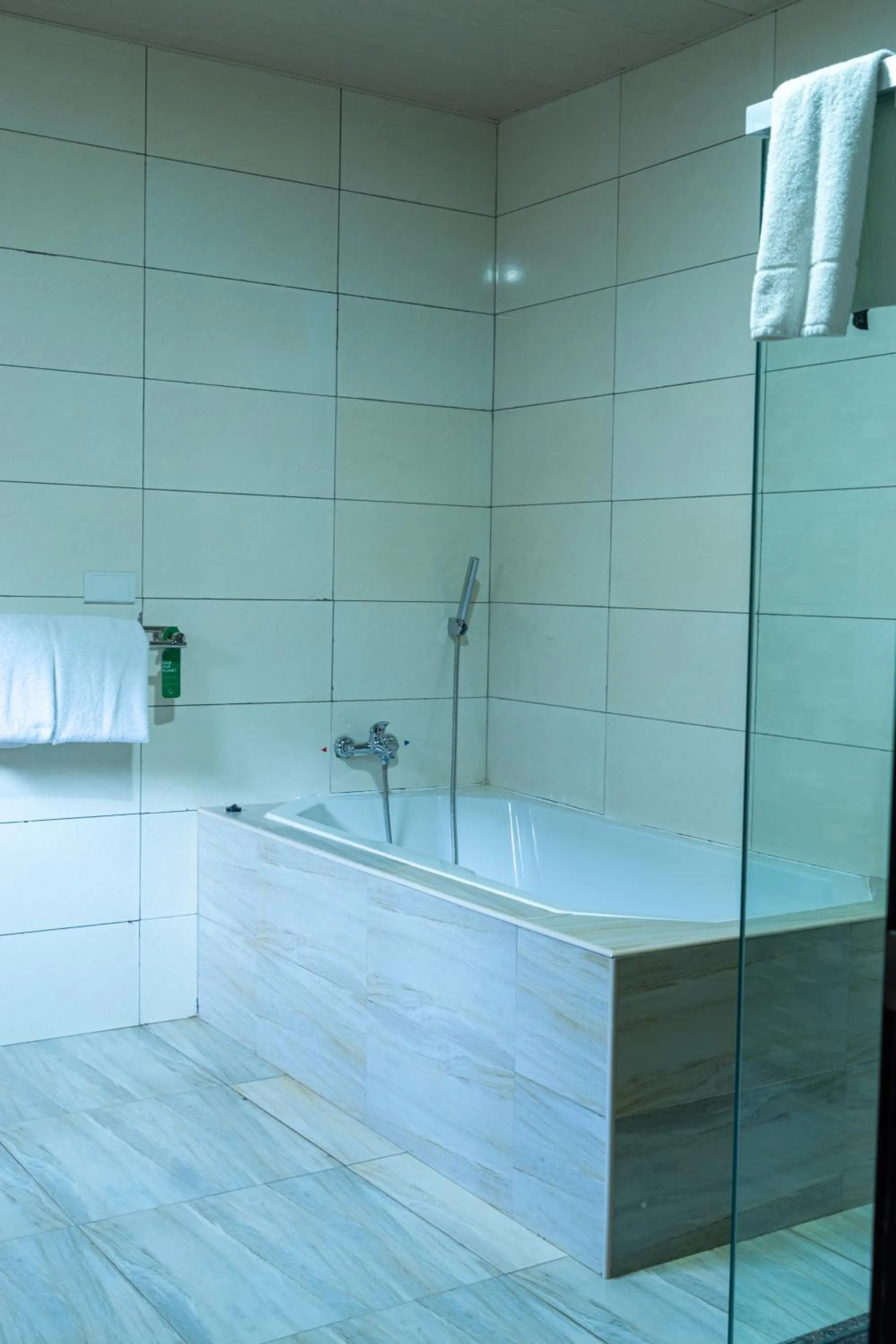 Shower in Twangale Resort & Spa