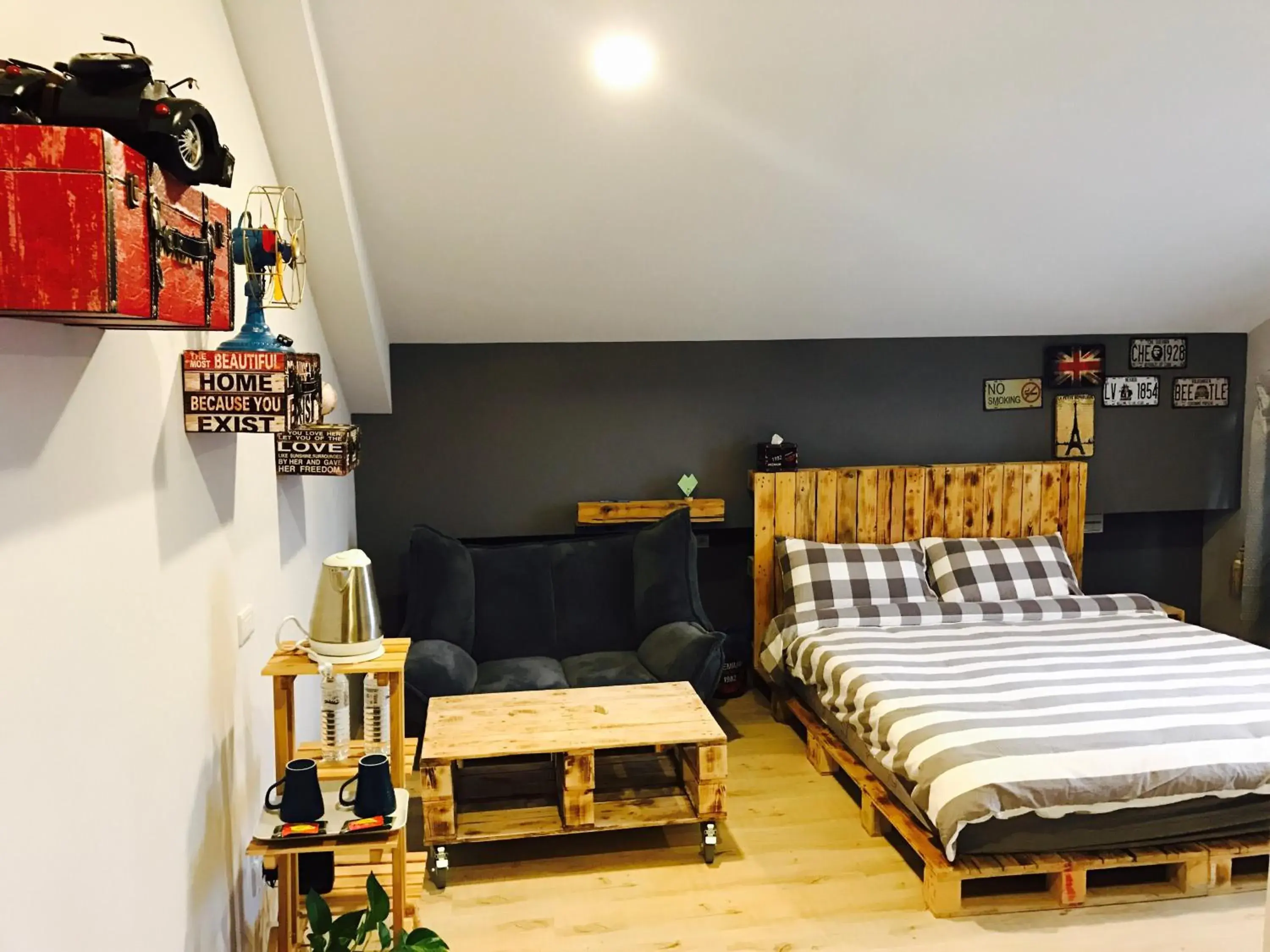 Double Room with Balcony in Celine's B&B Double Room with Balcony in Celine's B&B