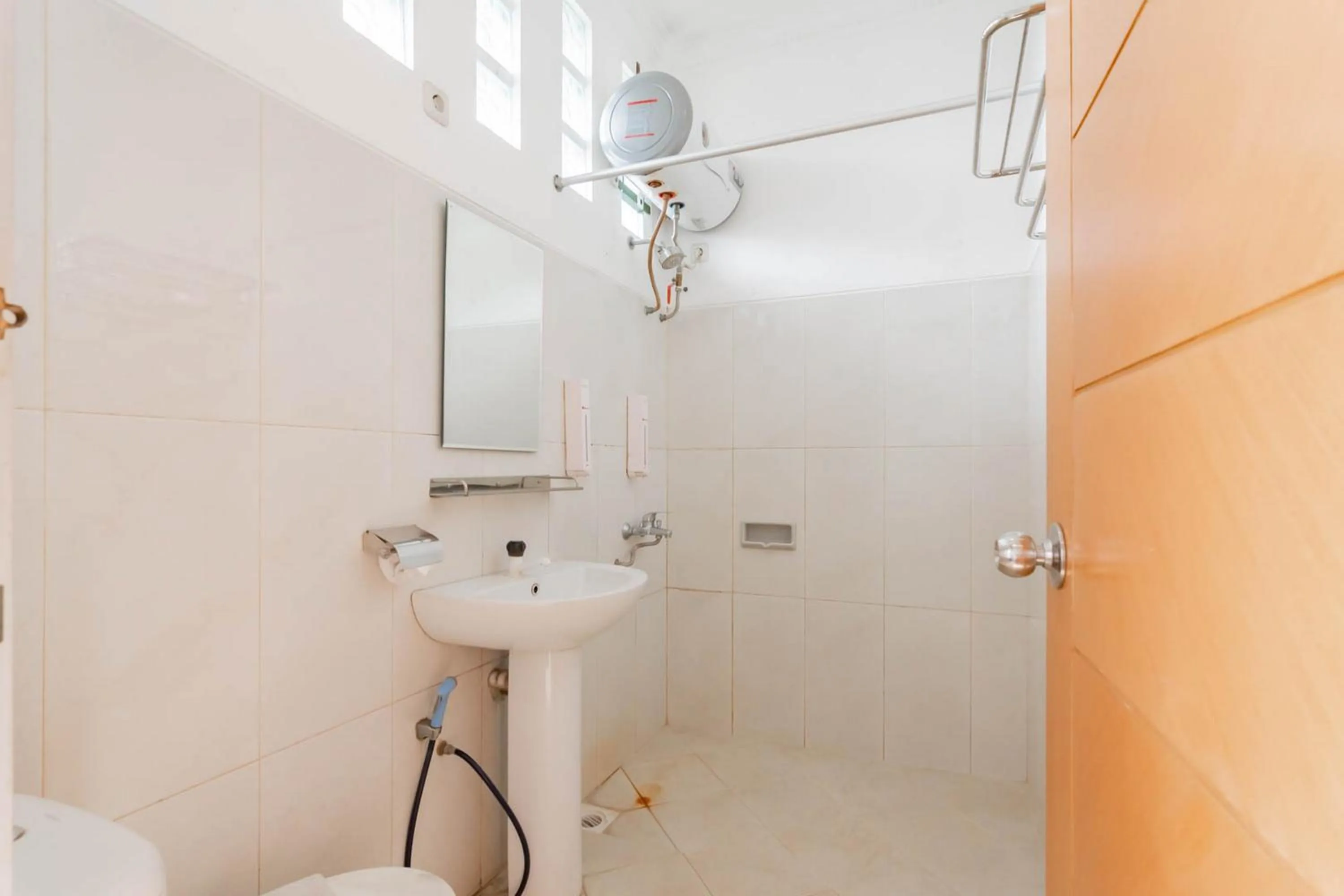 Bathroom in RedDoorz at Palagan Joglo Sersan Bajuri