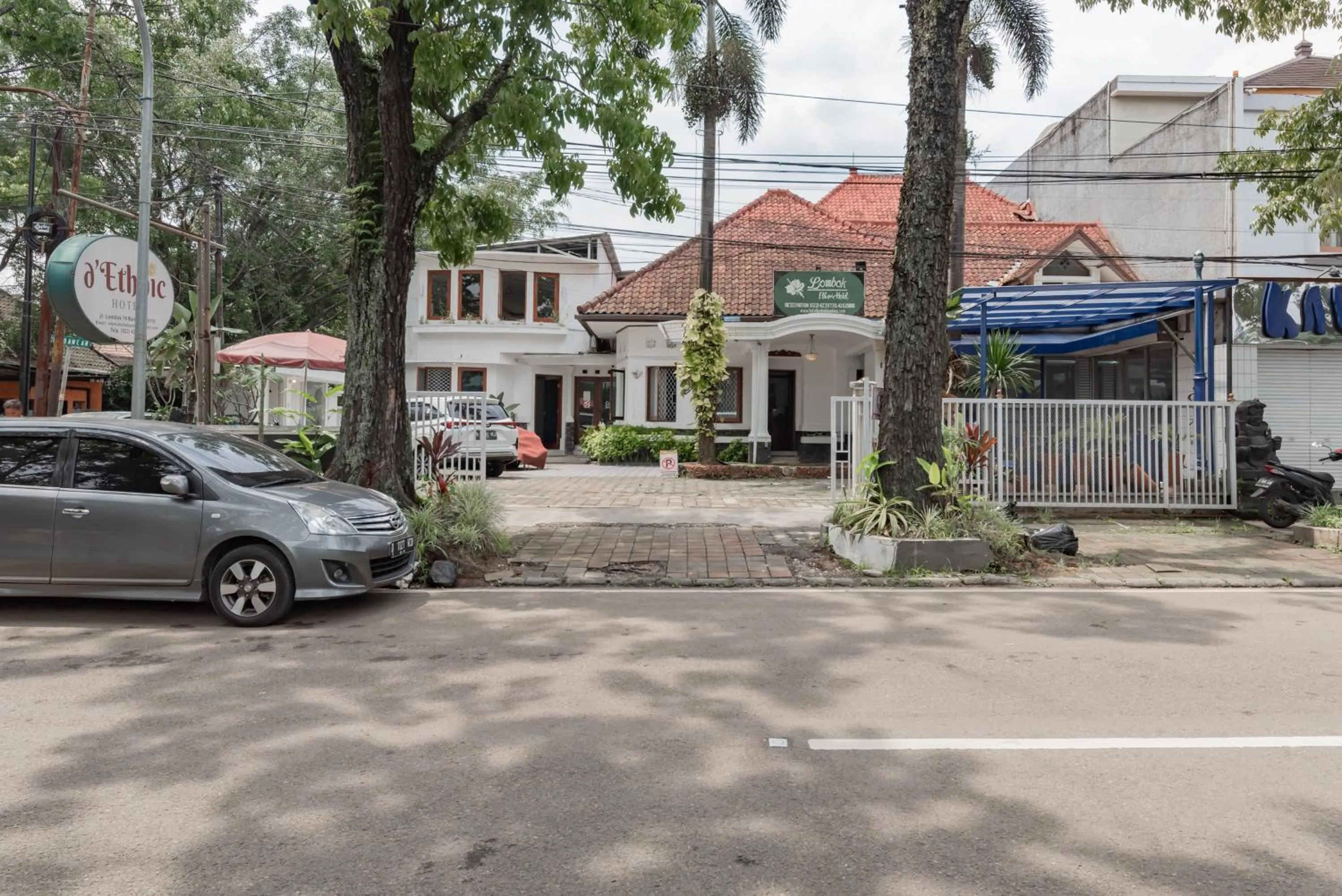 Facade/entrance in Urbanview De Ethnic Hotel Bandung by RedDoorz