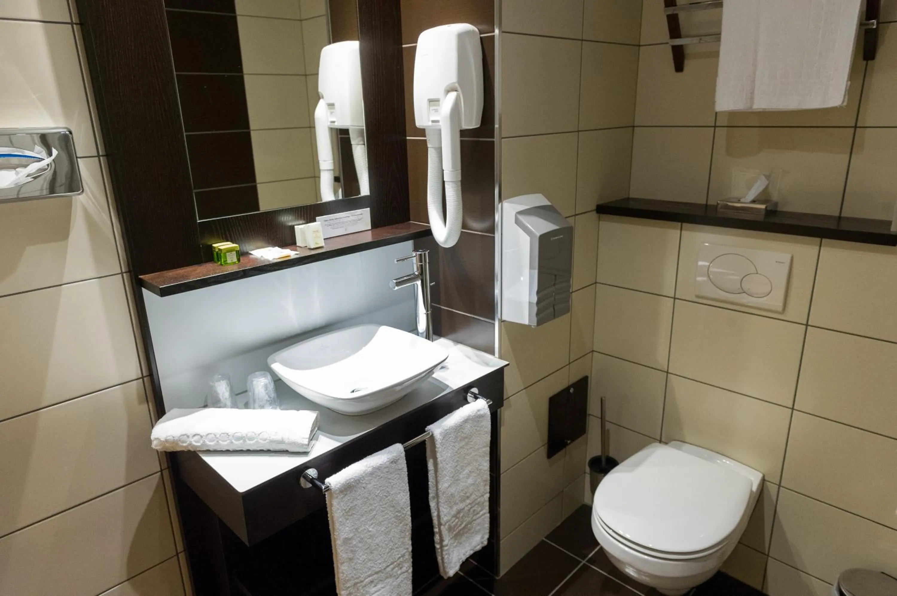 Toilet in Cottage Logis Hôtel - Restaurant