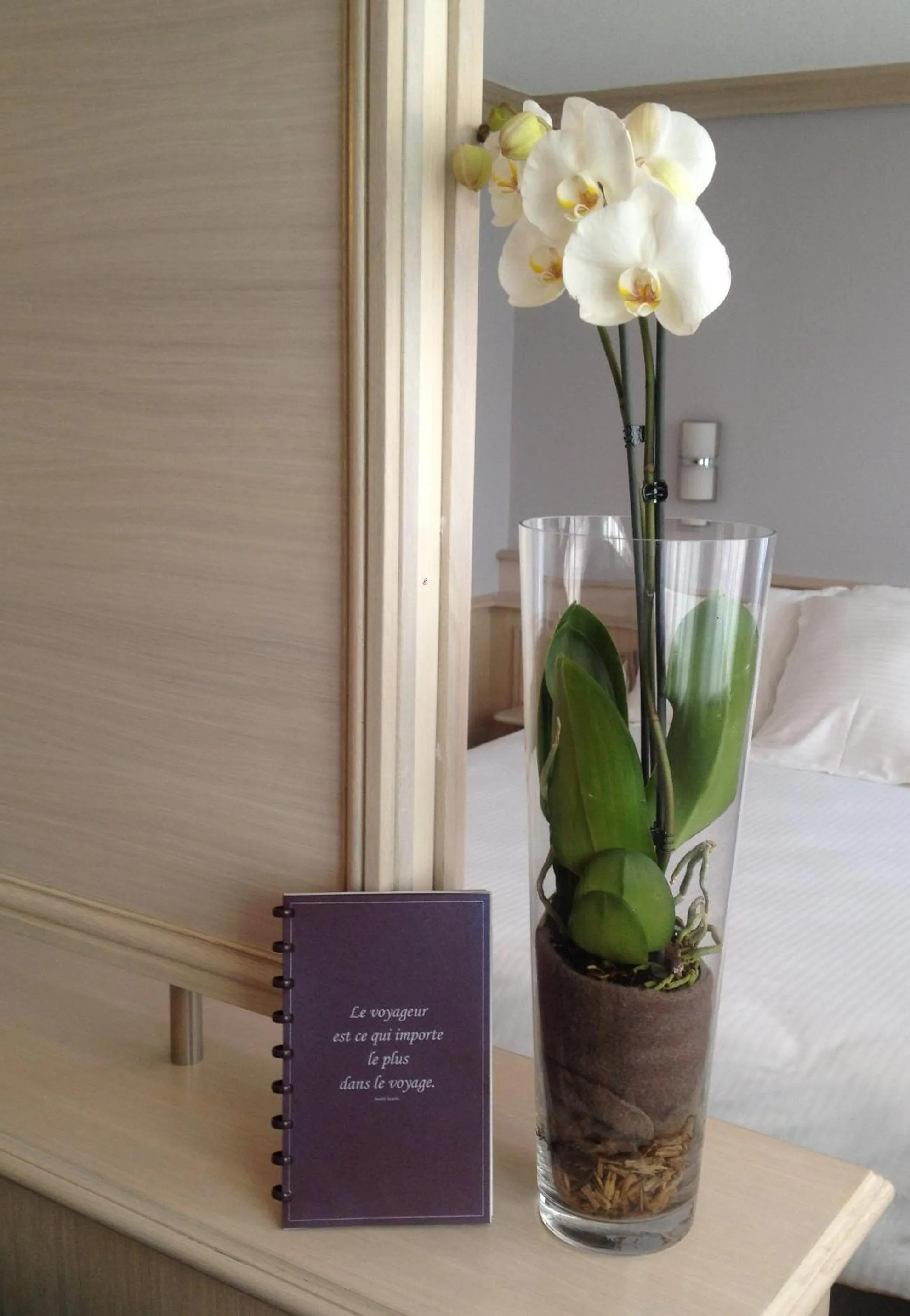 Decorative detail, Bed in Cottage Logis Hôtel - Restaurant