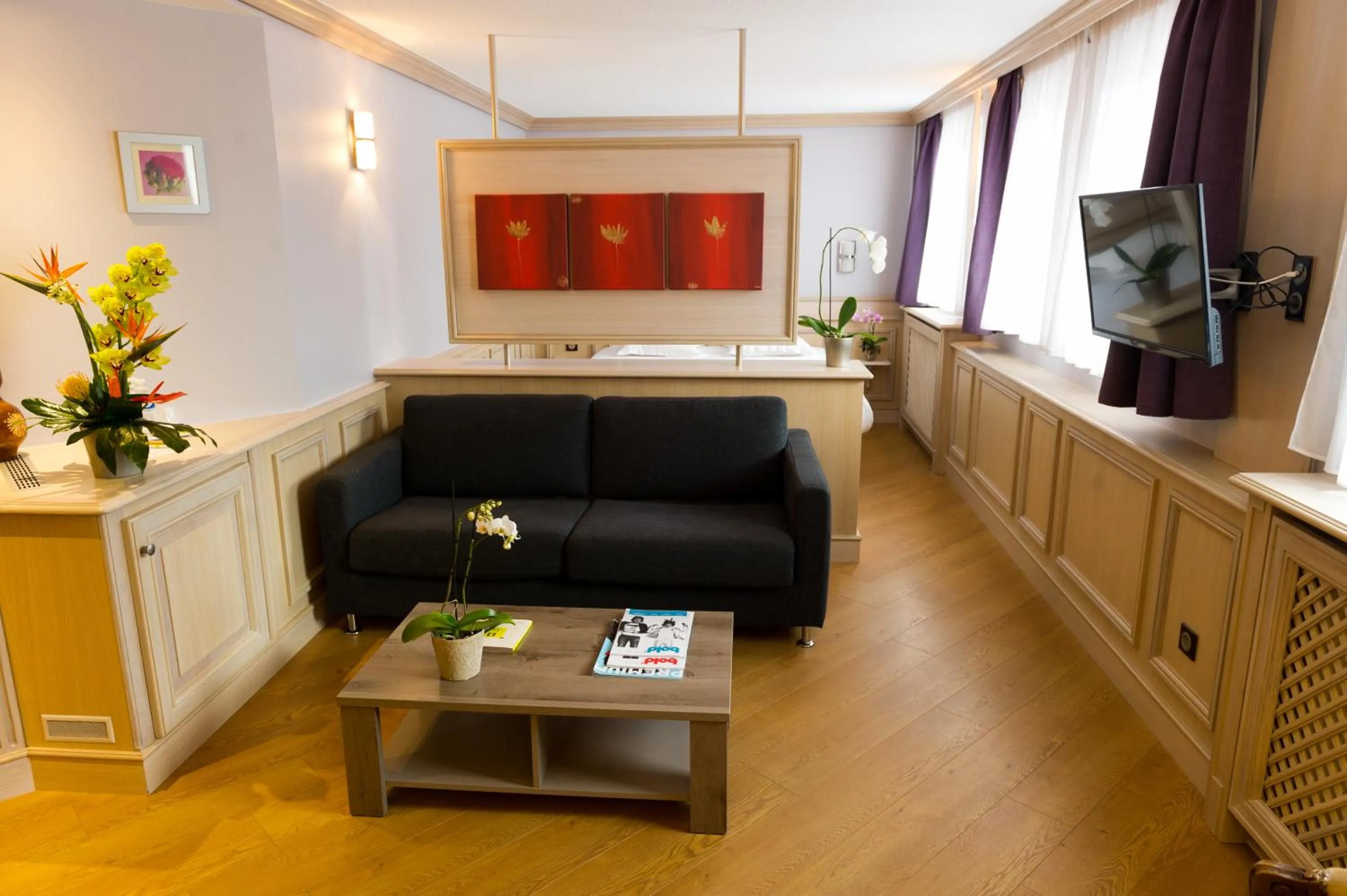 Seating area in Cottage Logis Hôtel - Restaurant