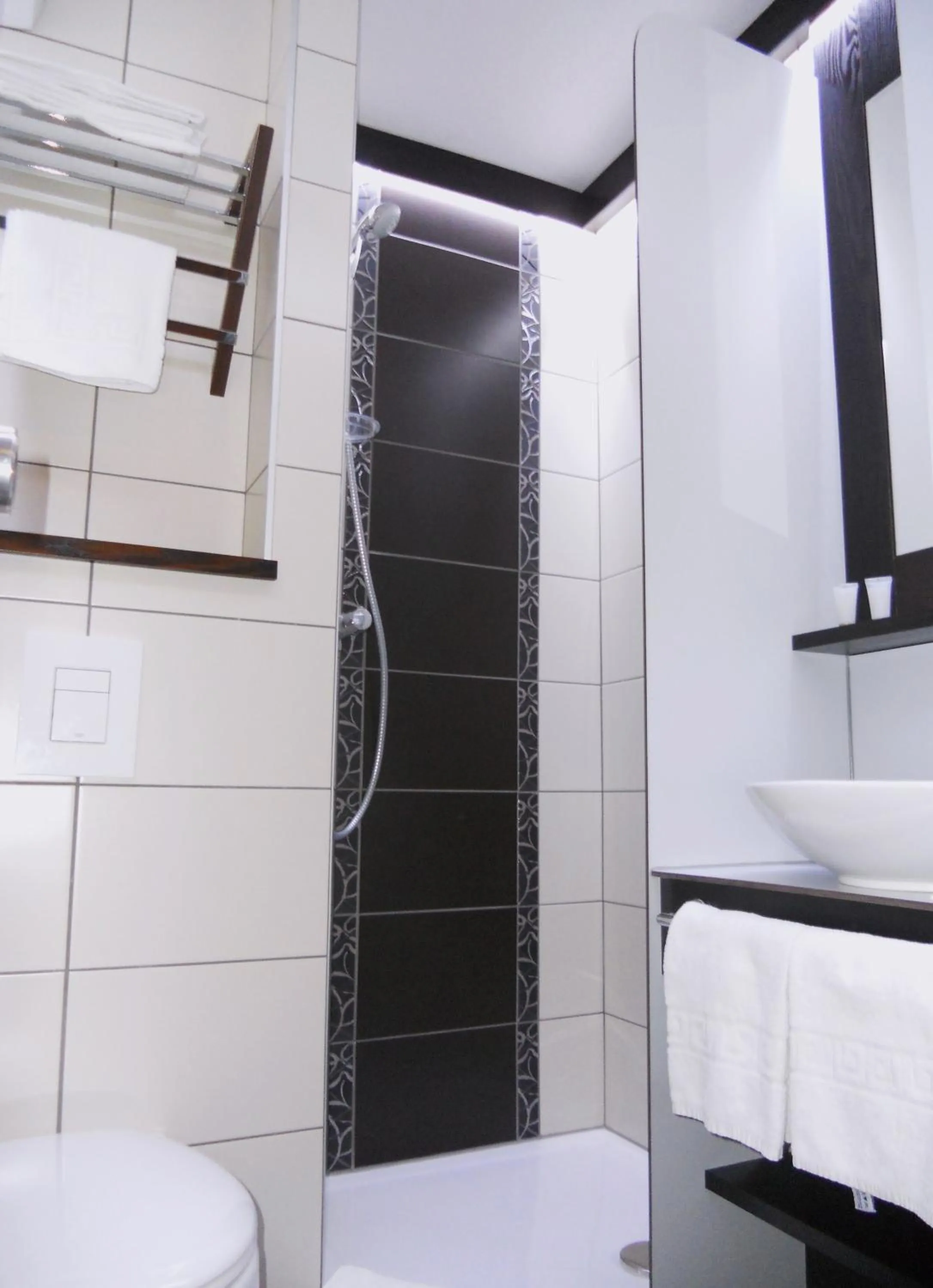 Bathroom in Cottage Logis Hôtel - Restaurant