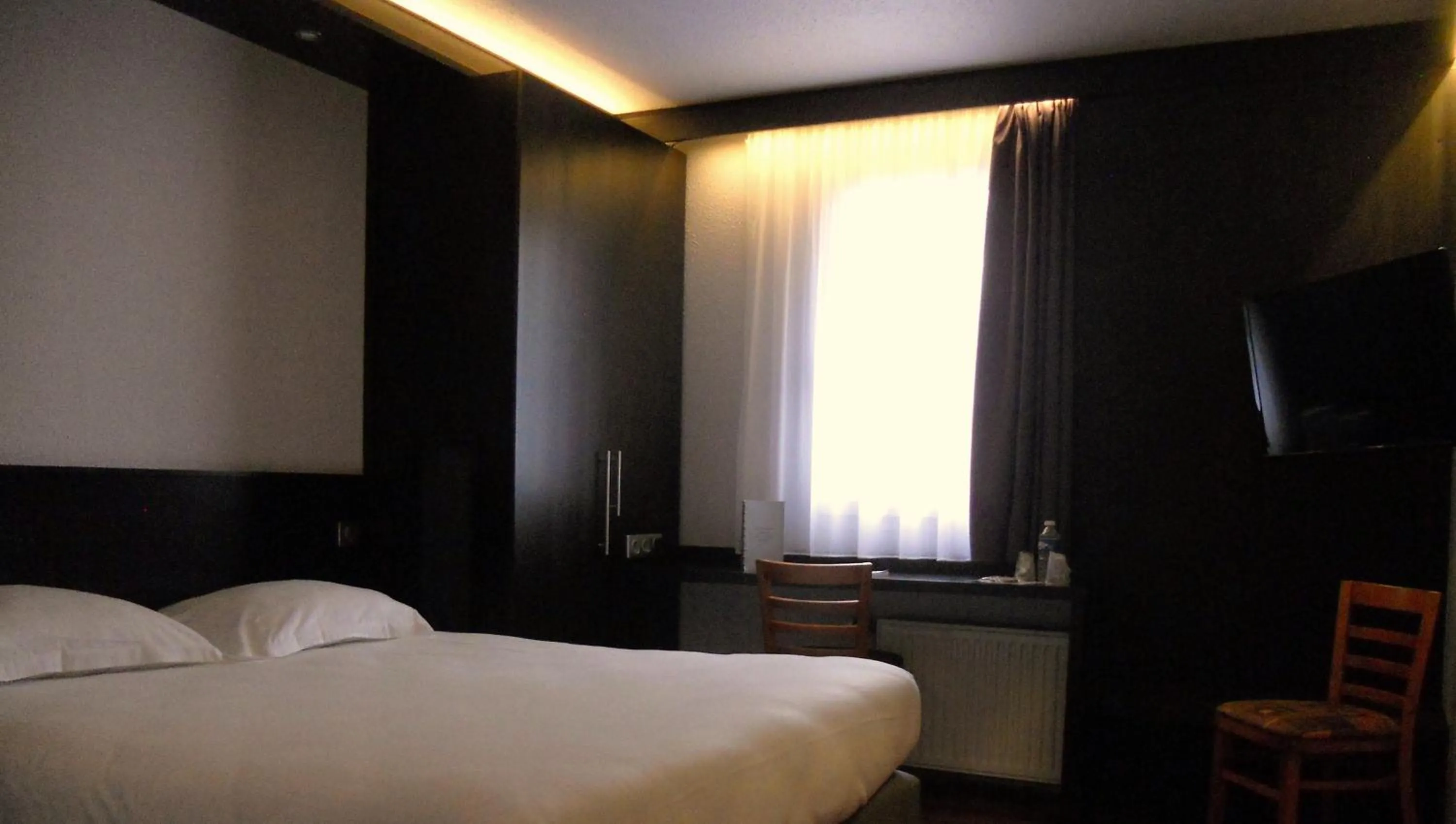 Bed in Cottage Logis Hôtel - Restaurant