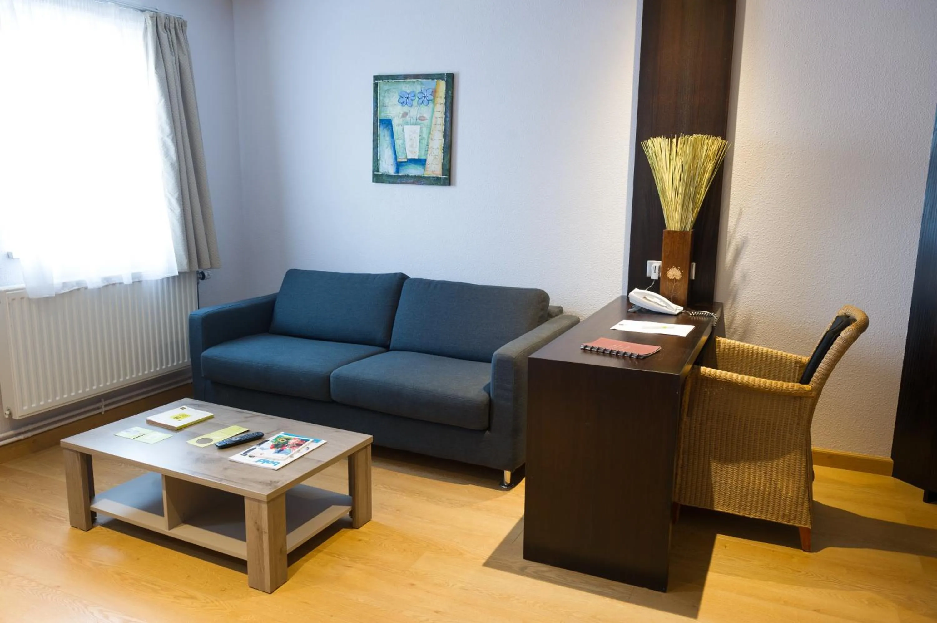 Seating area in Cottage Logis Hôtel - Restaurant