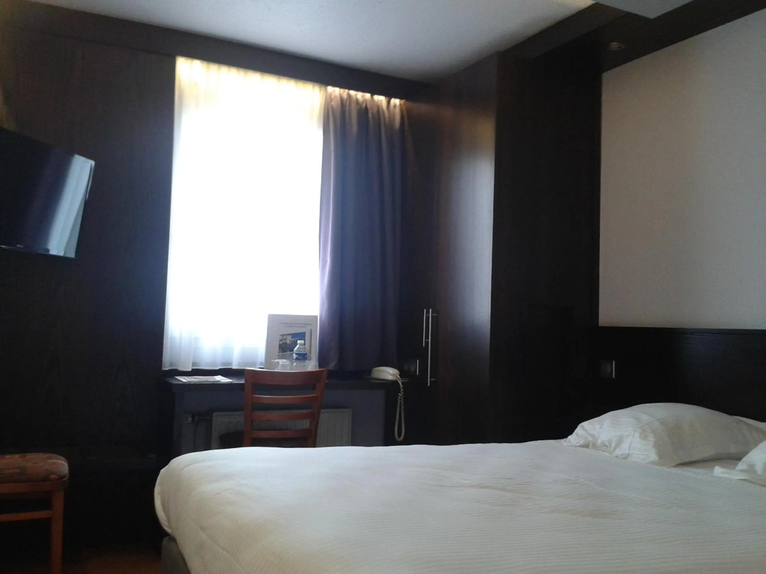 Bed in Cottage Logis Hôtel - Restaurant