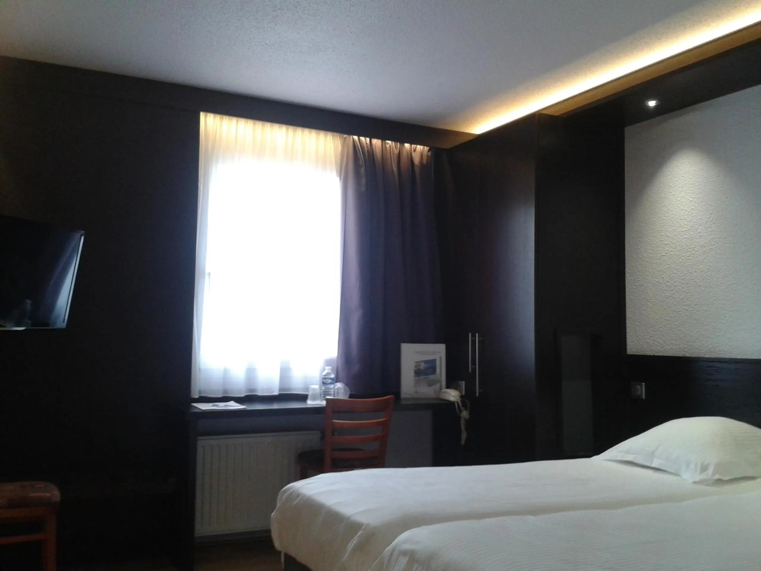 Bed in Cottage Logis Hôtel - Restaurant