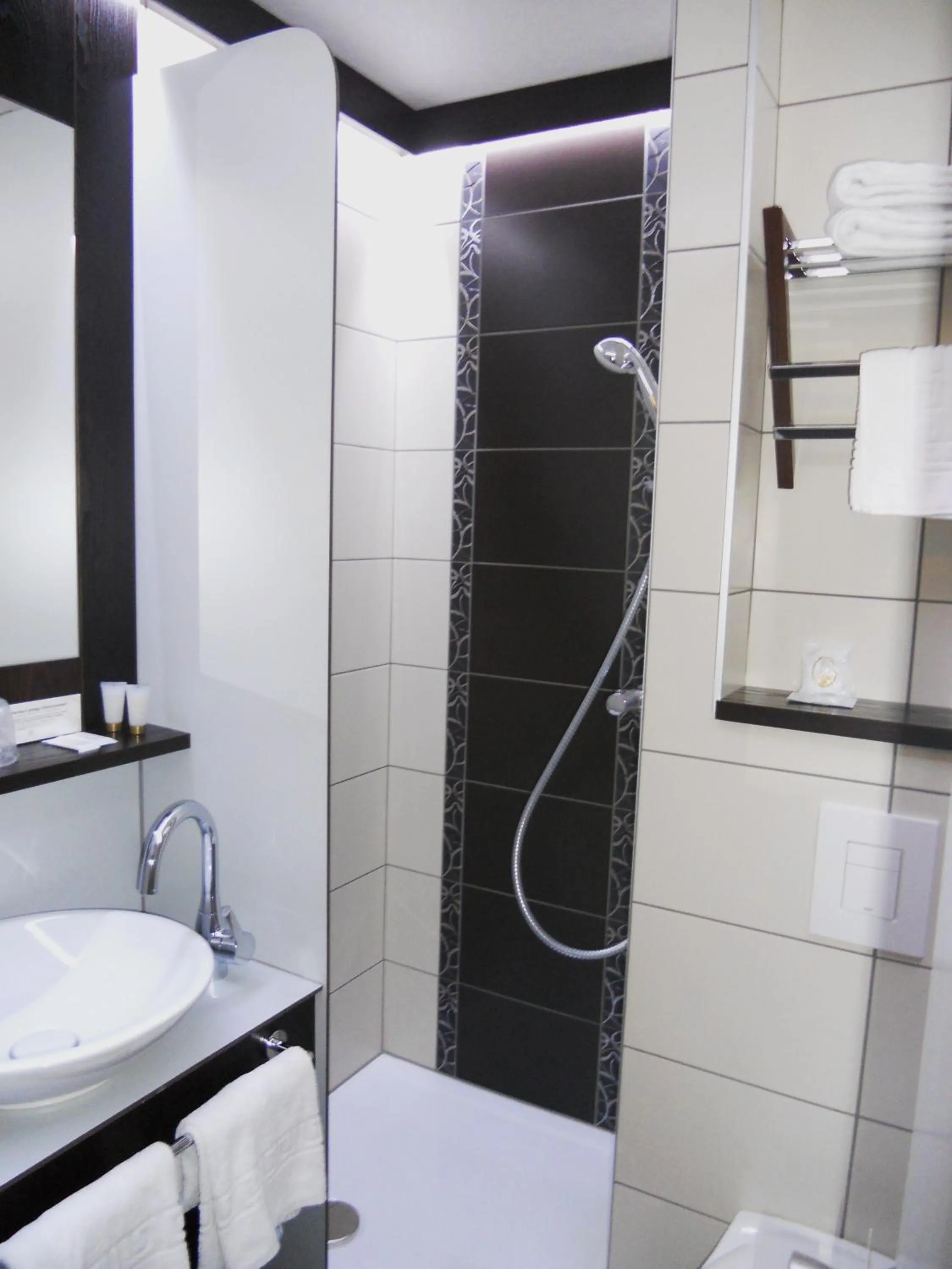 Bathroom in Cottage Logis Hôtel - Restaurant