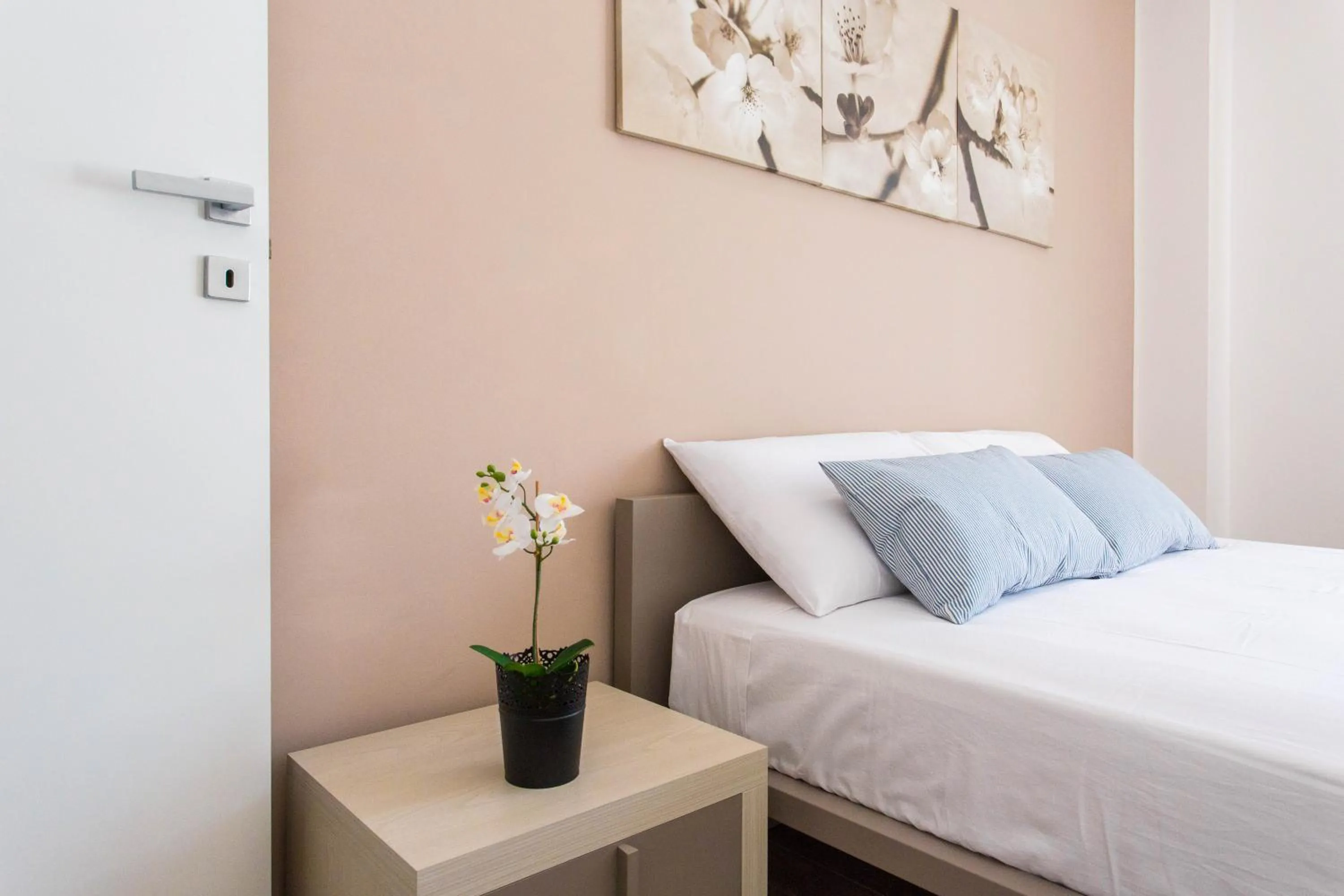 Decorative detail, Bed in Politeama Luxury Suites