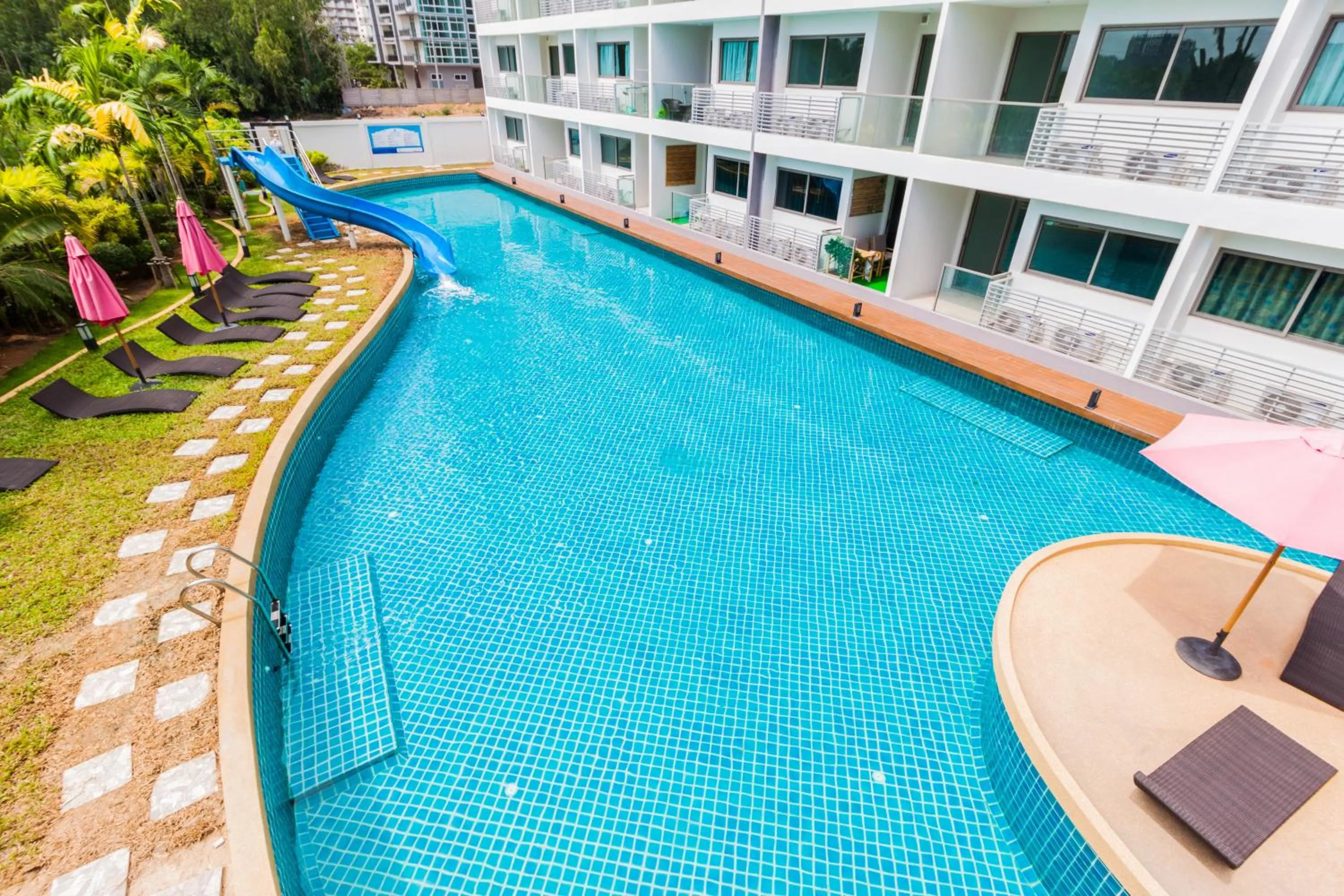 Swimming pool in Laguna Beach Resort 1 By Pattaya Sunny Rentals
