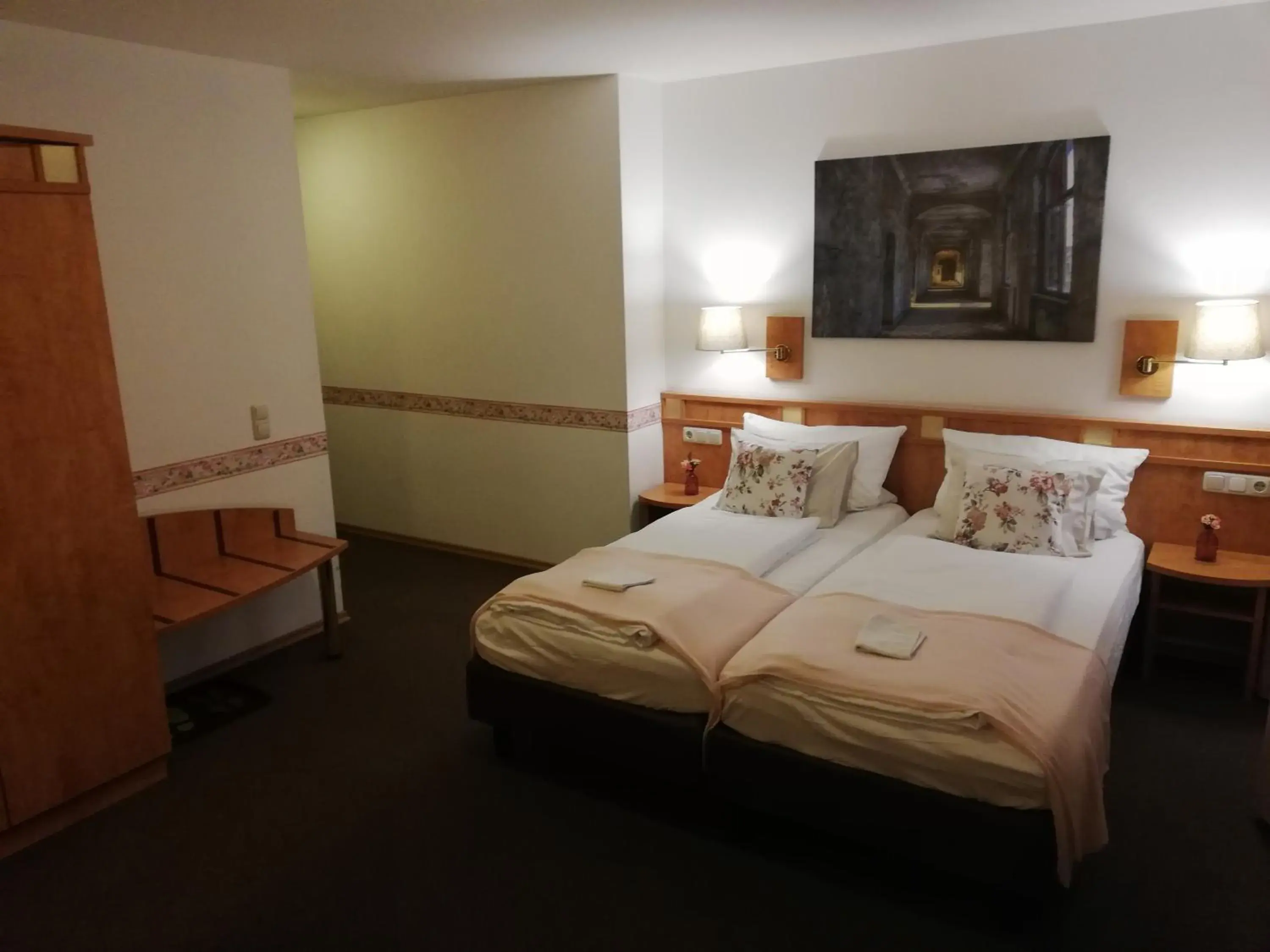 Twin Room with Extra Bed in Moosburger Hof Twin Room with Extra Bed in Moosburger Hof