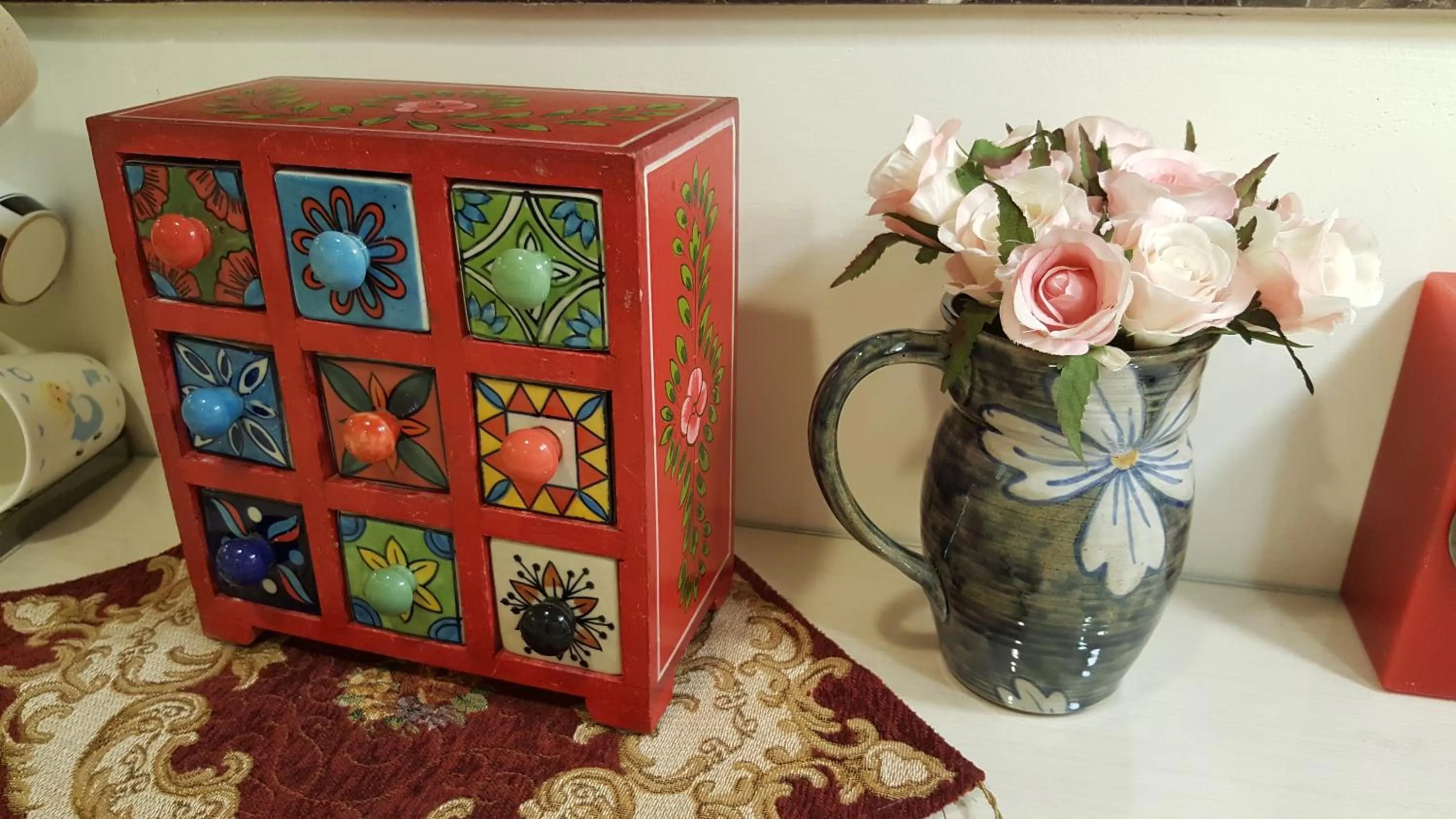 Decorative detail in Qinbian B&B