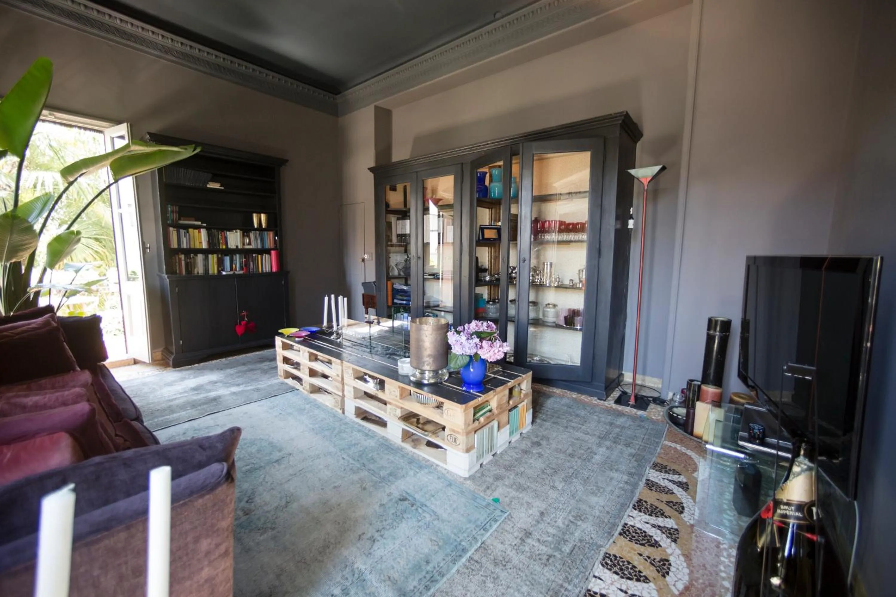 Communal lounge/ TV room in Leconvertite