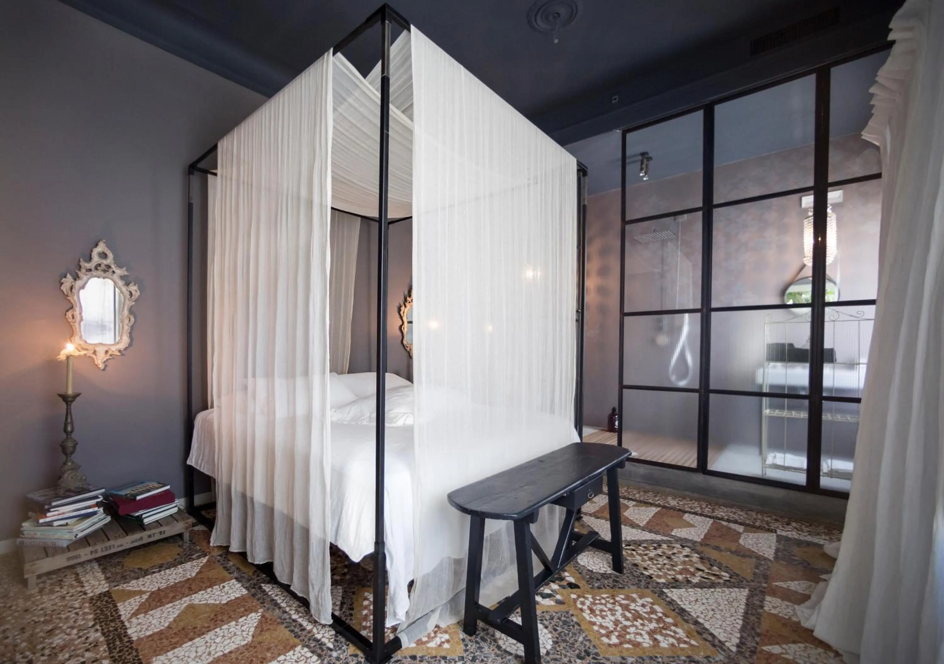 Photo of the whole room in Leconvertite