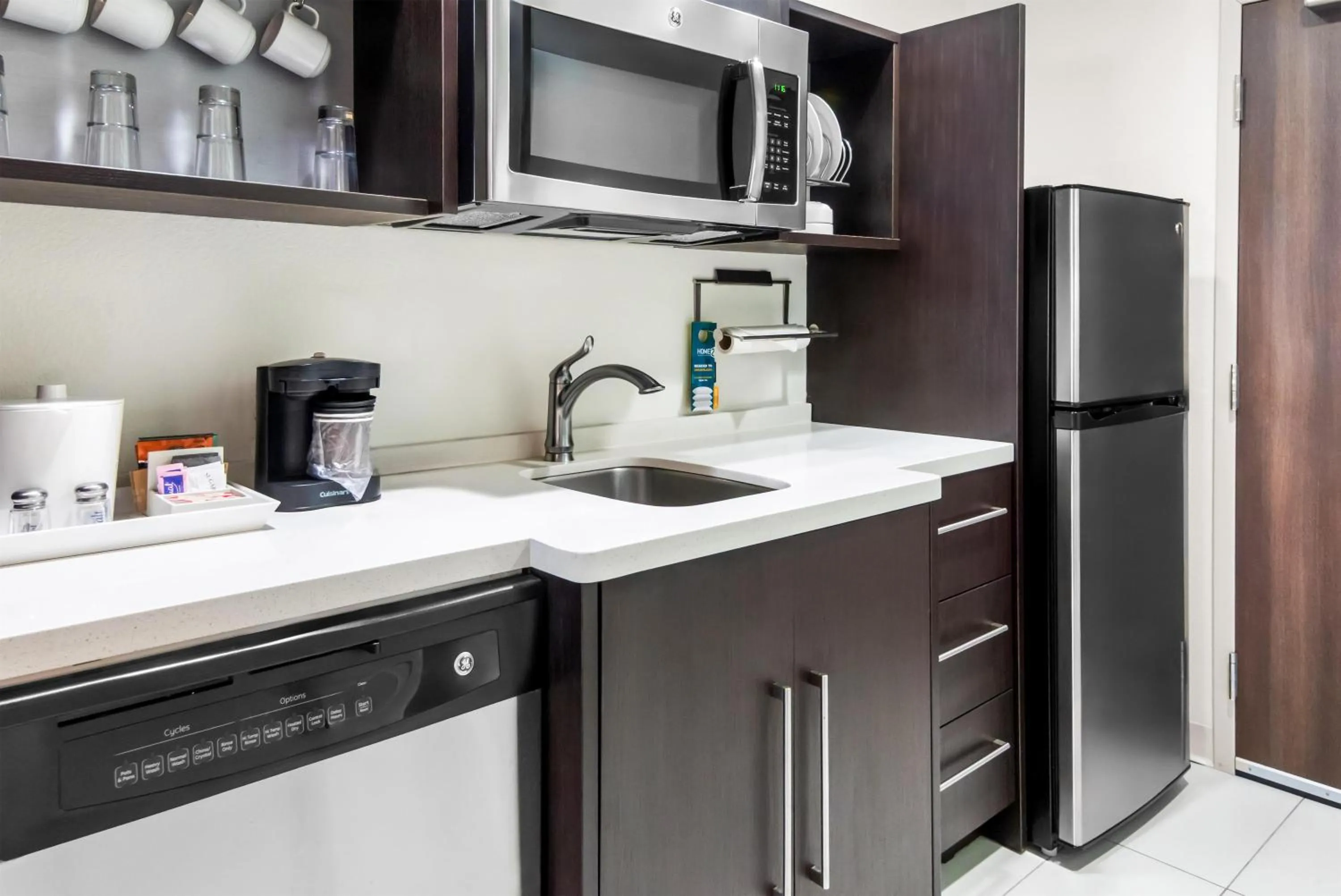 Kitchen or kitchenette in Home2 Suites By Hilton Dallas Grand Prairie