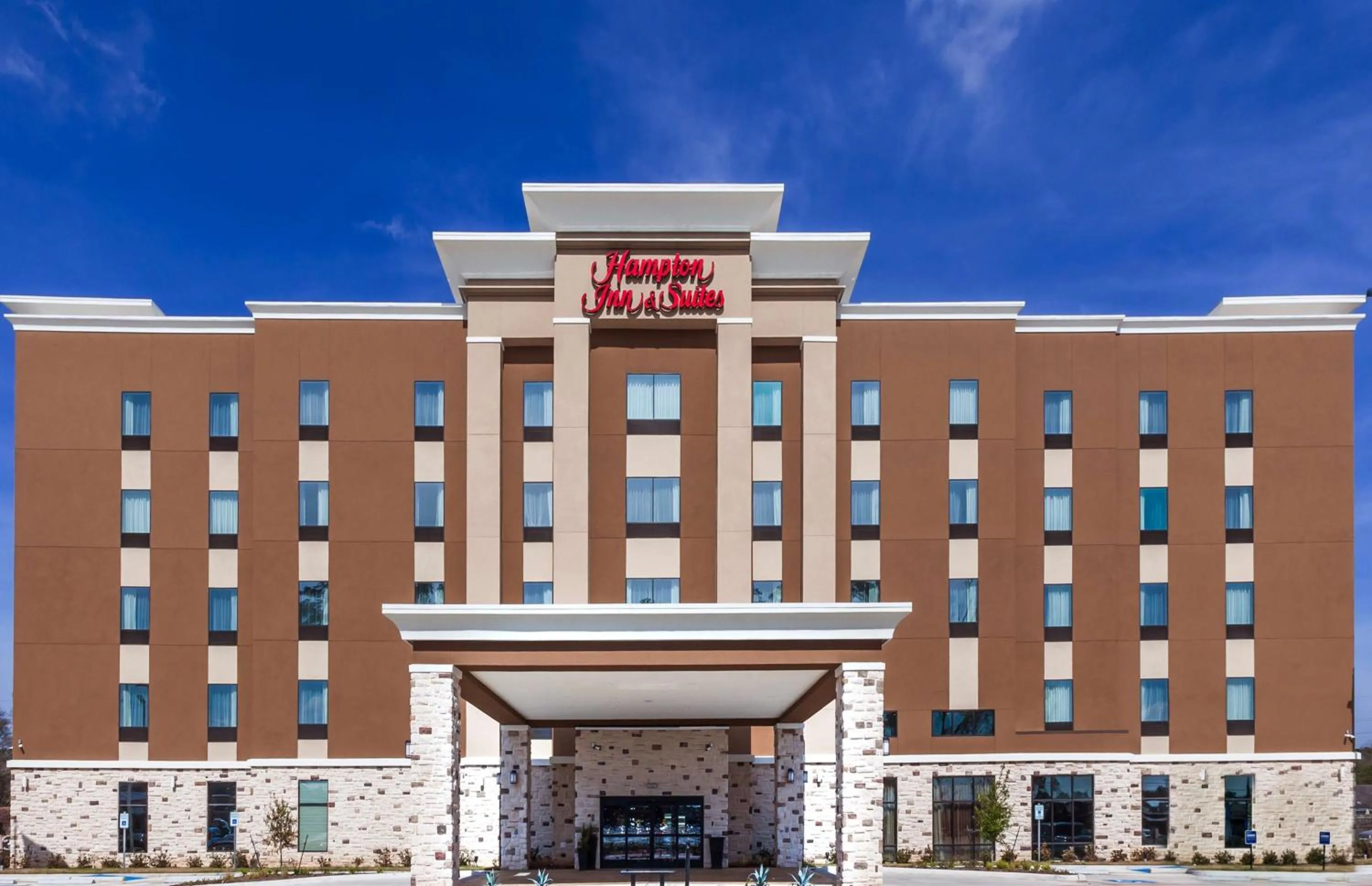 Property building in Hampton Inn & Suites Houston/Atascocita, Tx