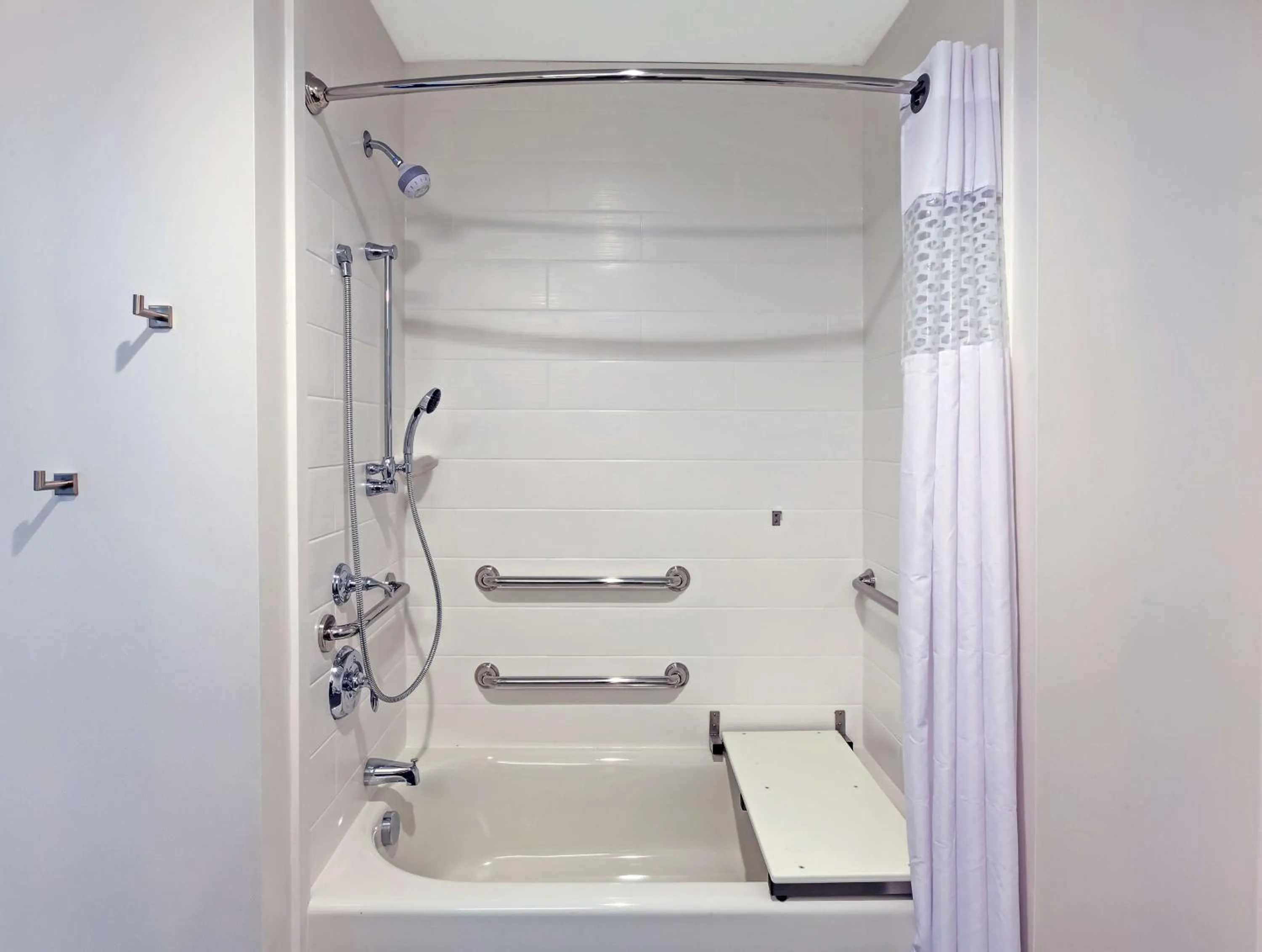 Bathroom in Hampton Inn & Suites Houston/Atascocita, Tx