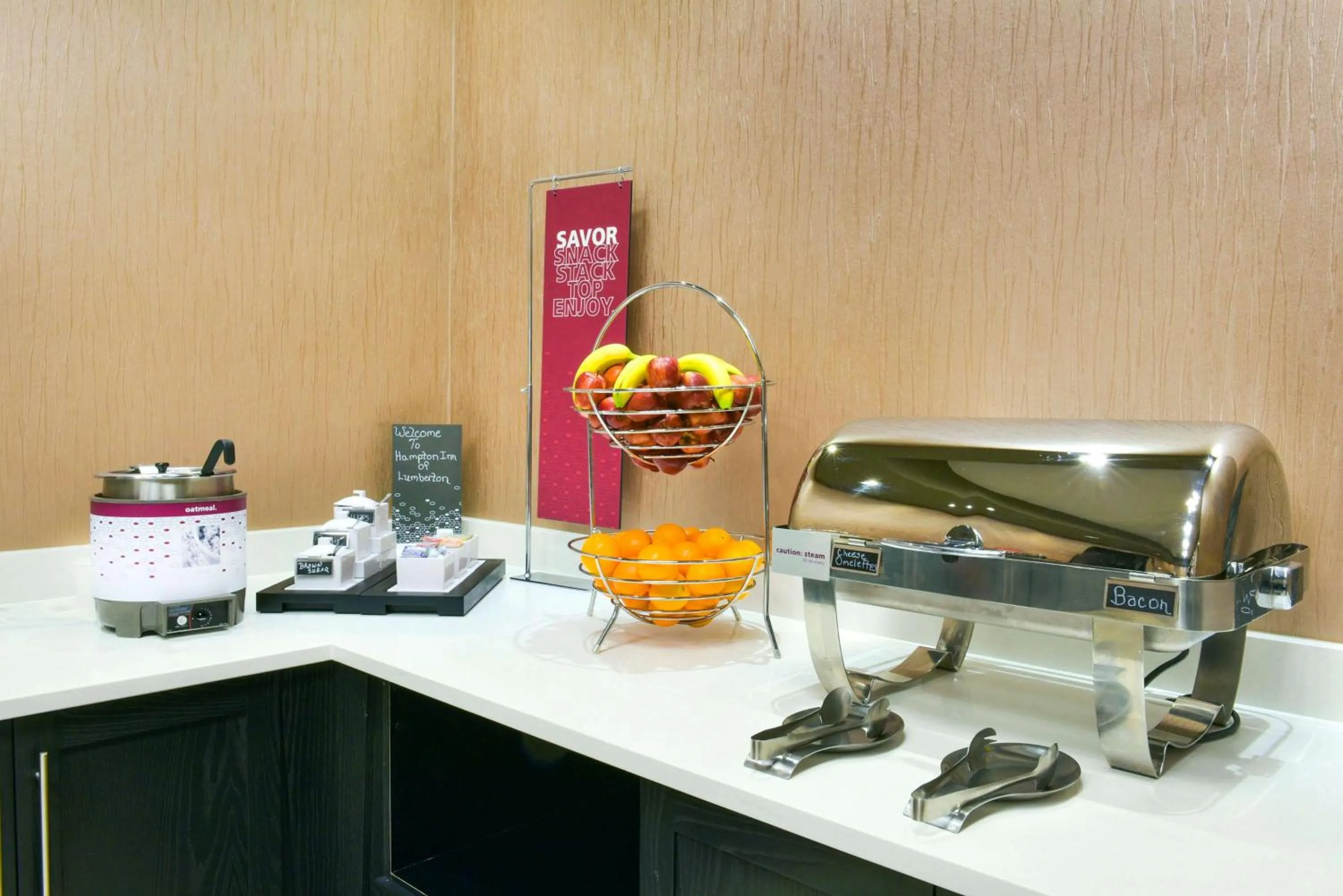Dining area in Hampton Inn Lumberton, NC