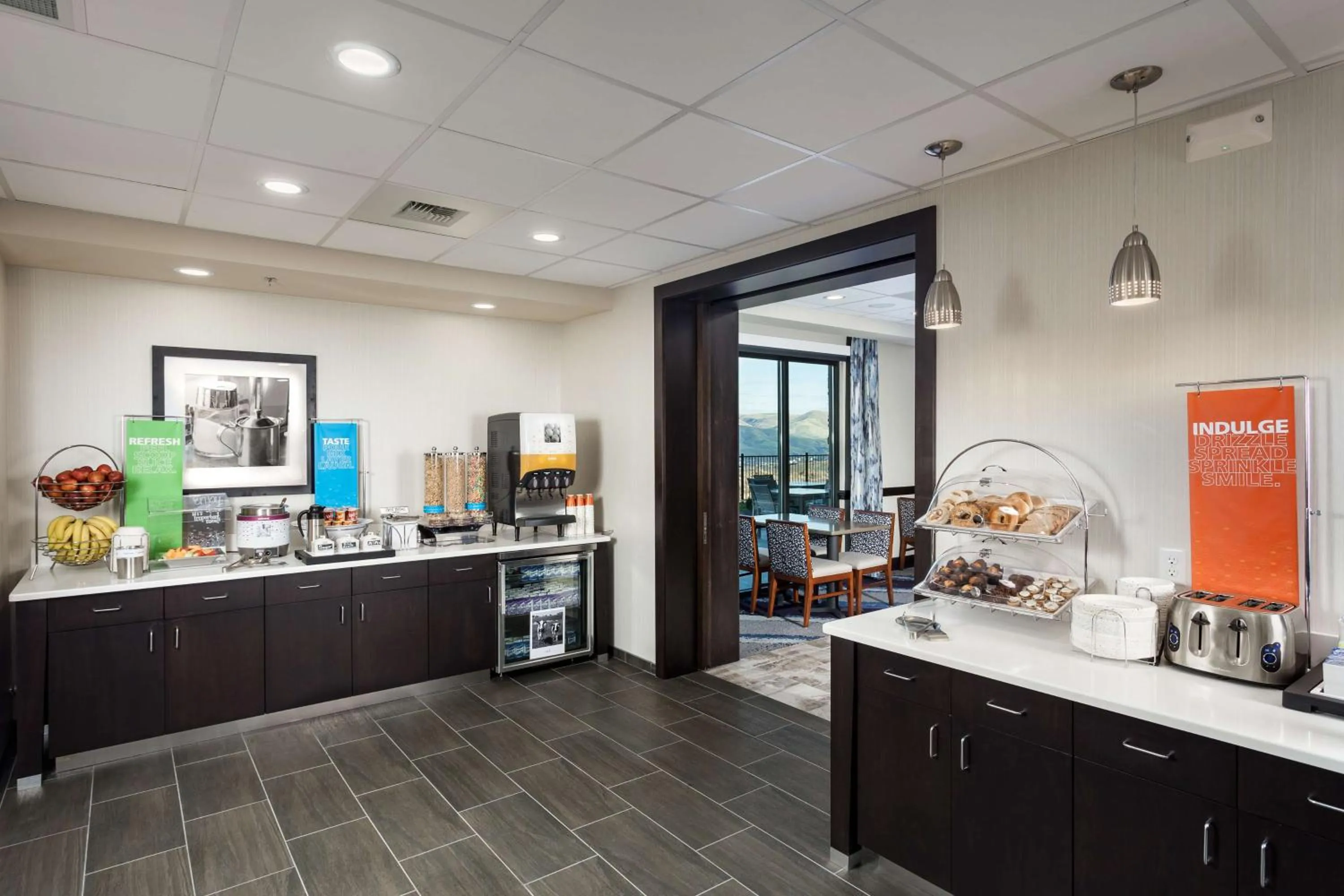 Dining area in Hampton Inn Lewiston, ID