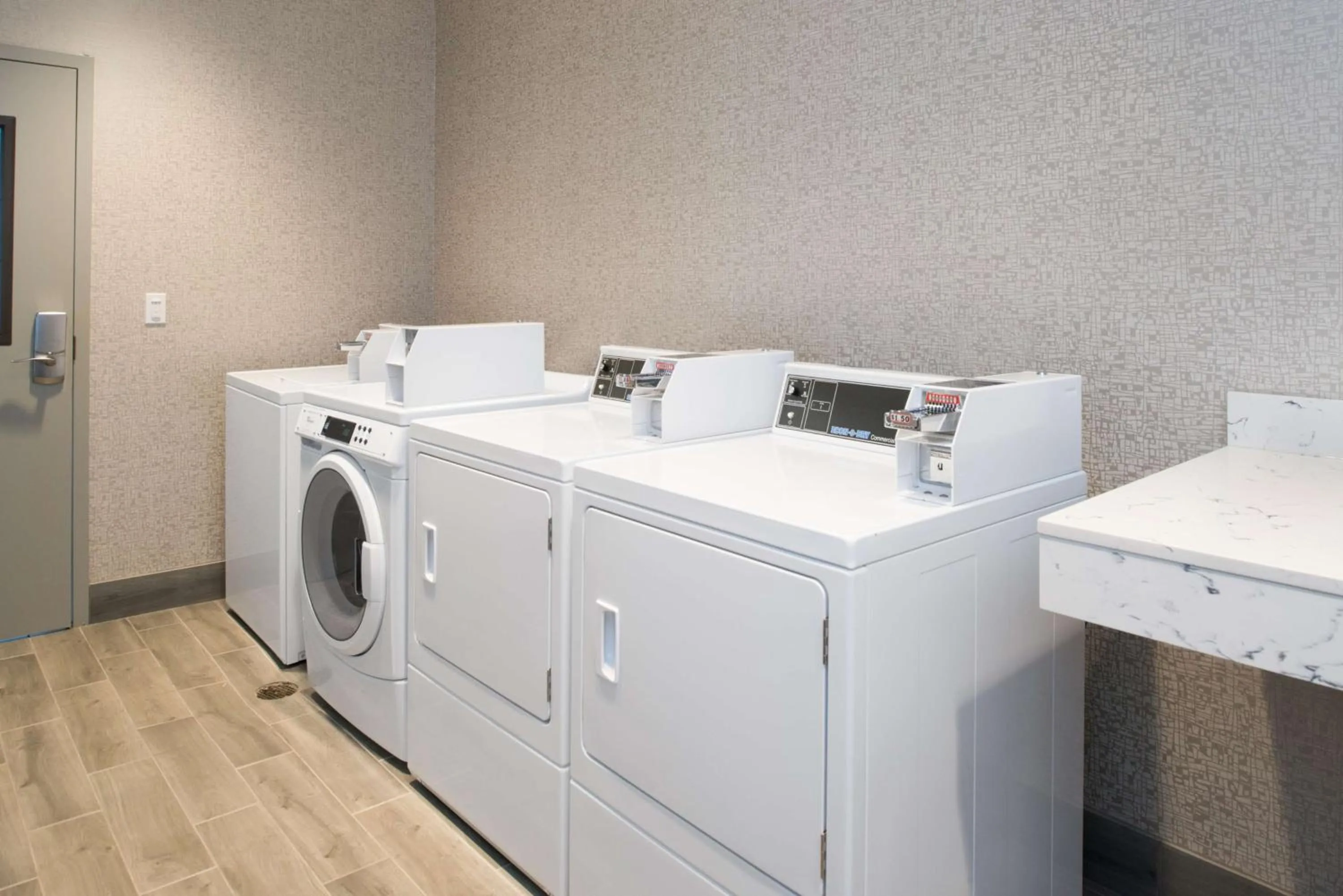 Property building in Hampton Inn - Paragould