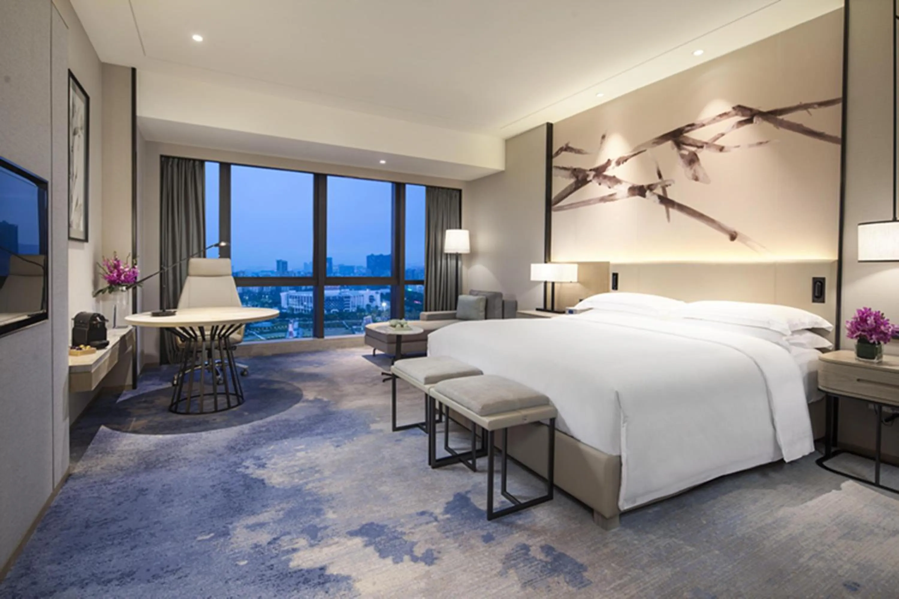 Bedroom, Bed in DoubleTree by Hilton Hotel Shenzhen Longhua