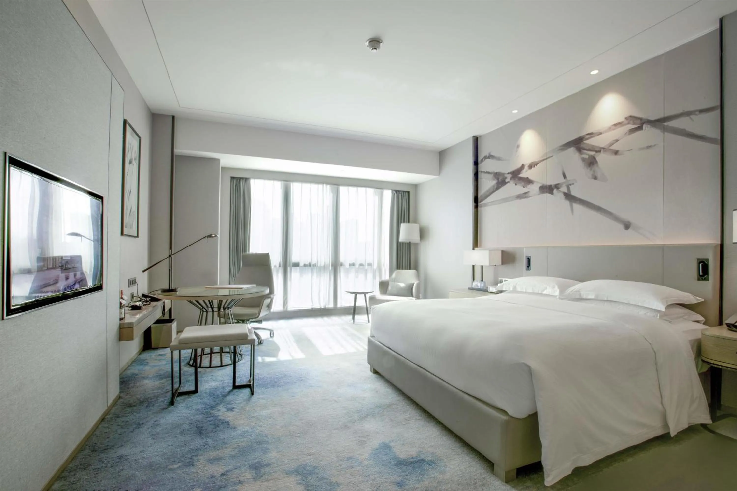 Bed in DoubleTree by Hilton Hotel Shenzhen Longhua