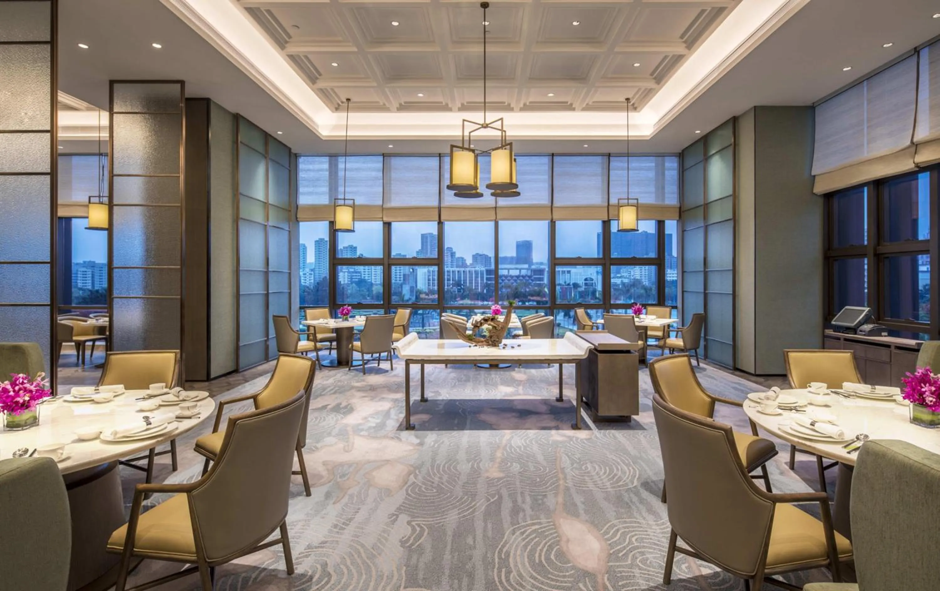 Restaurant/places to eat in DoubleTree by Hilton Hotel Shenzhen Longhua