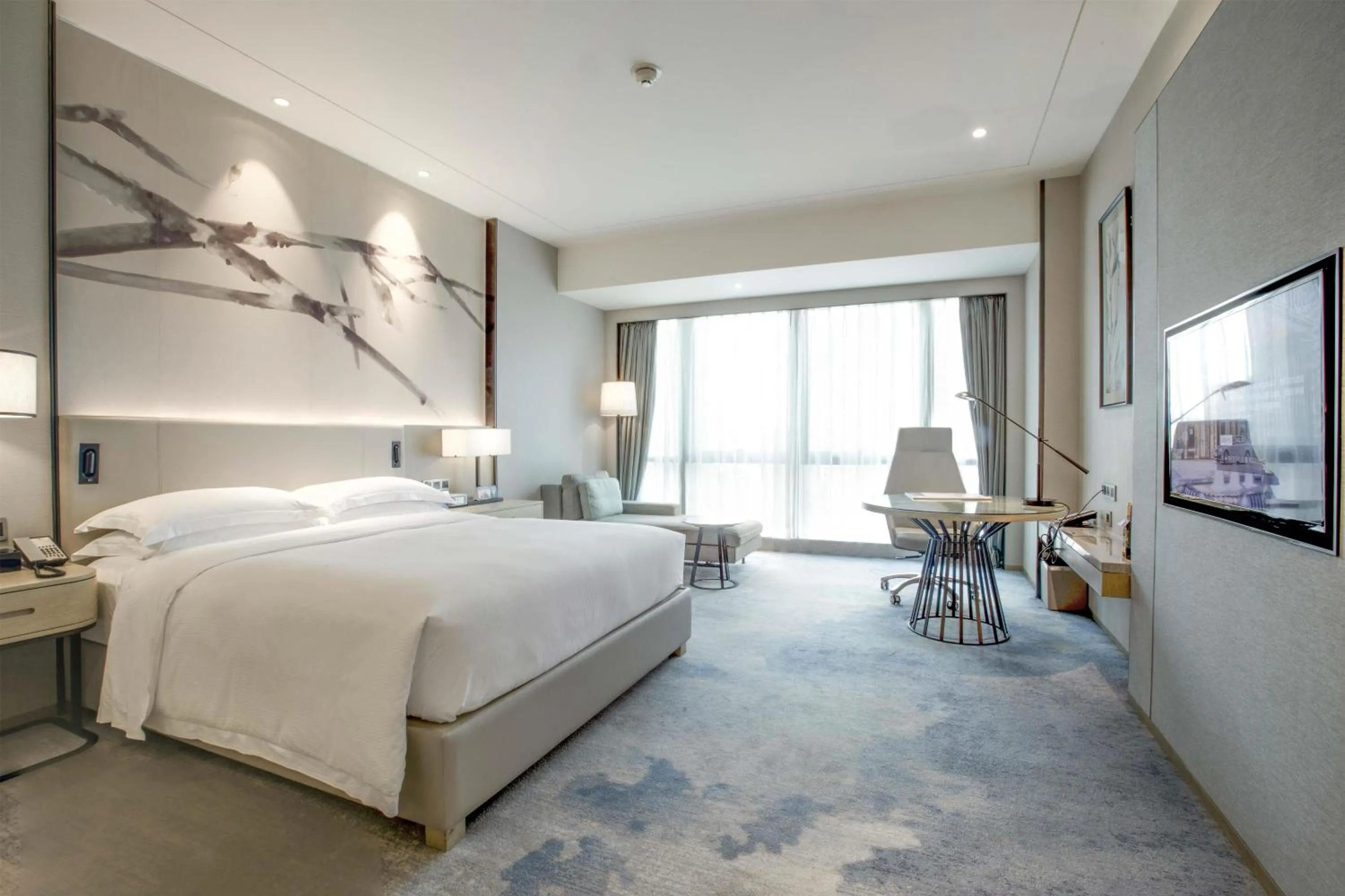 Bed in DoubleTree by Hilton Hotel Shenzhen Longhua