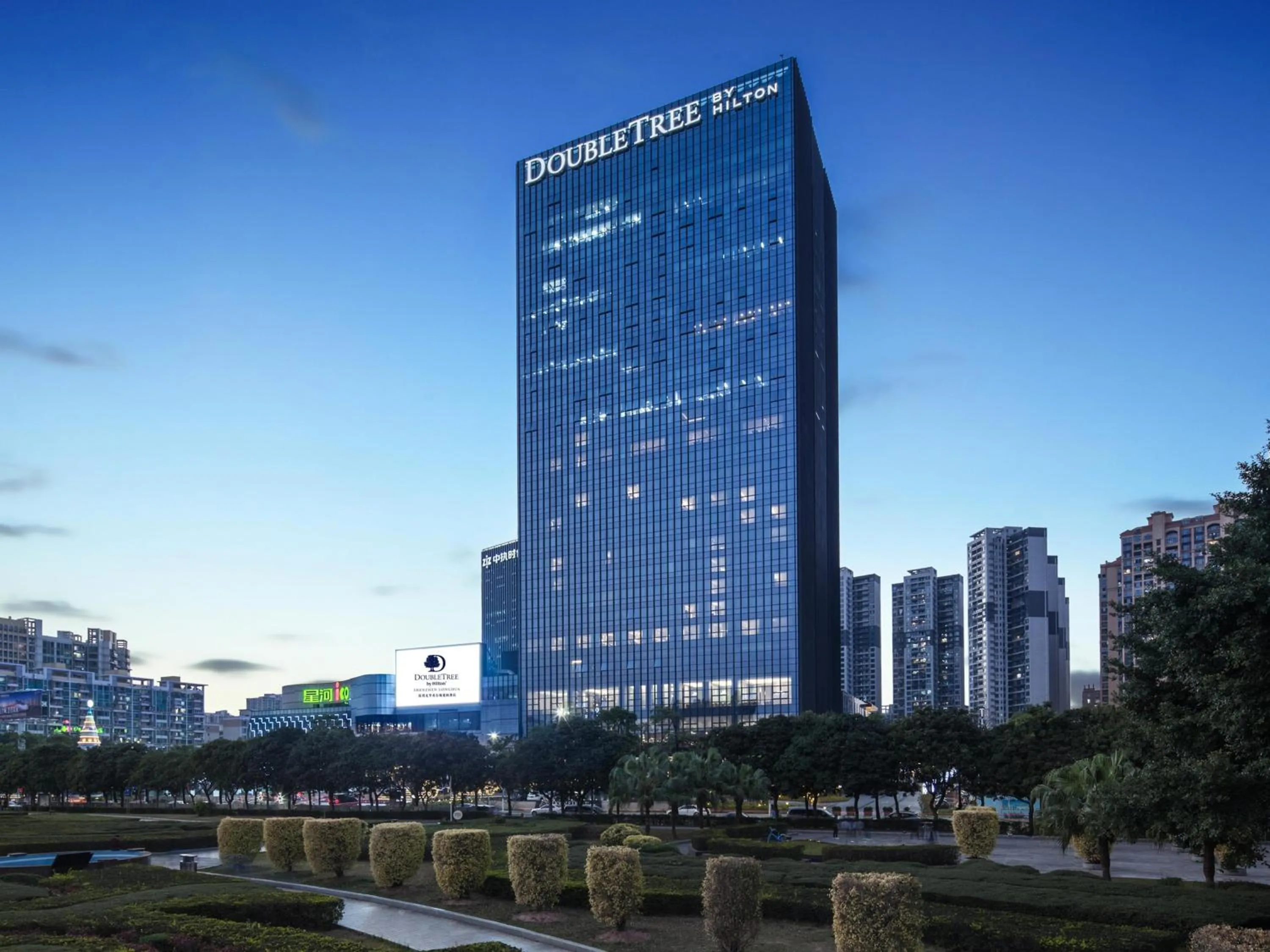 Property building in DoubleTree by Hilton Hotel Shenzhen Longhua
