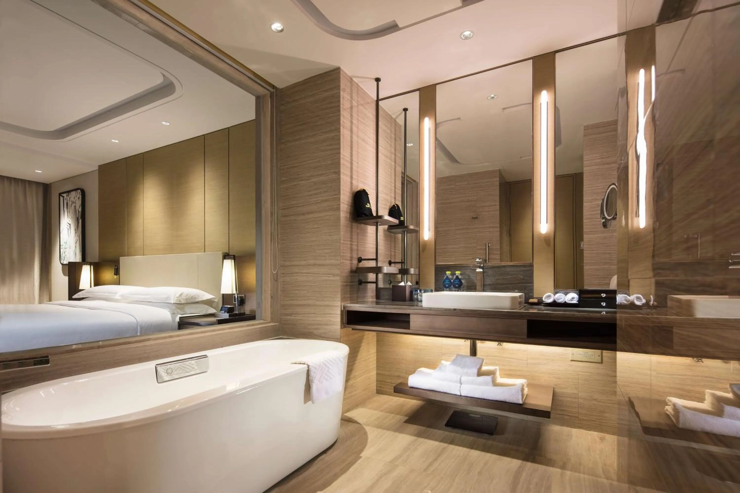 Bathroom, Bed in Hilton Jinan South Hotel & Residences